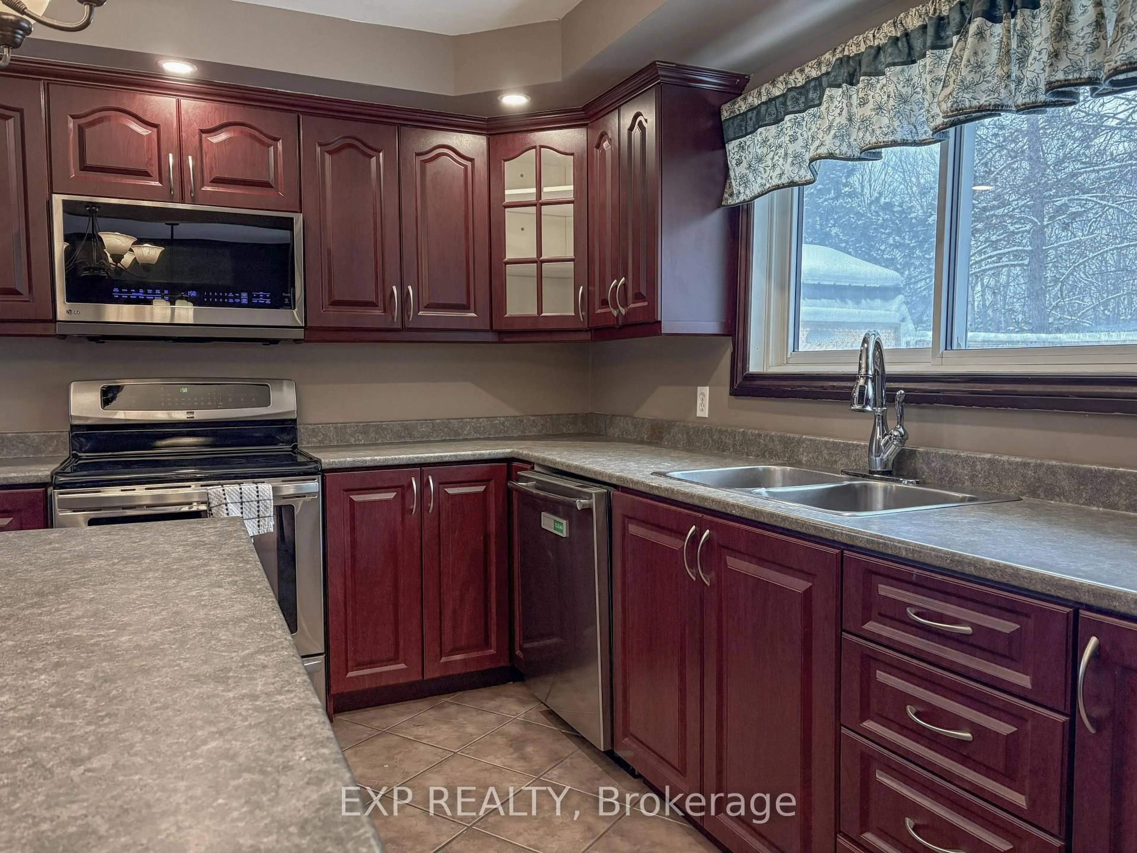 Open concept kitchen, ceramic/tile floor for 155 Kunopaski Rd, Renfrew Ontario K7V 3Z7