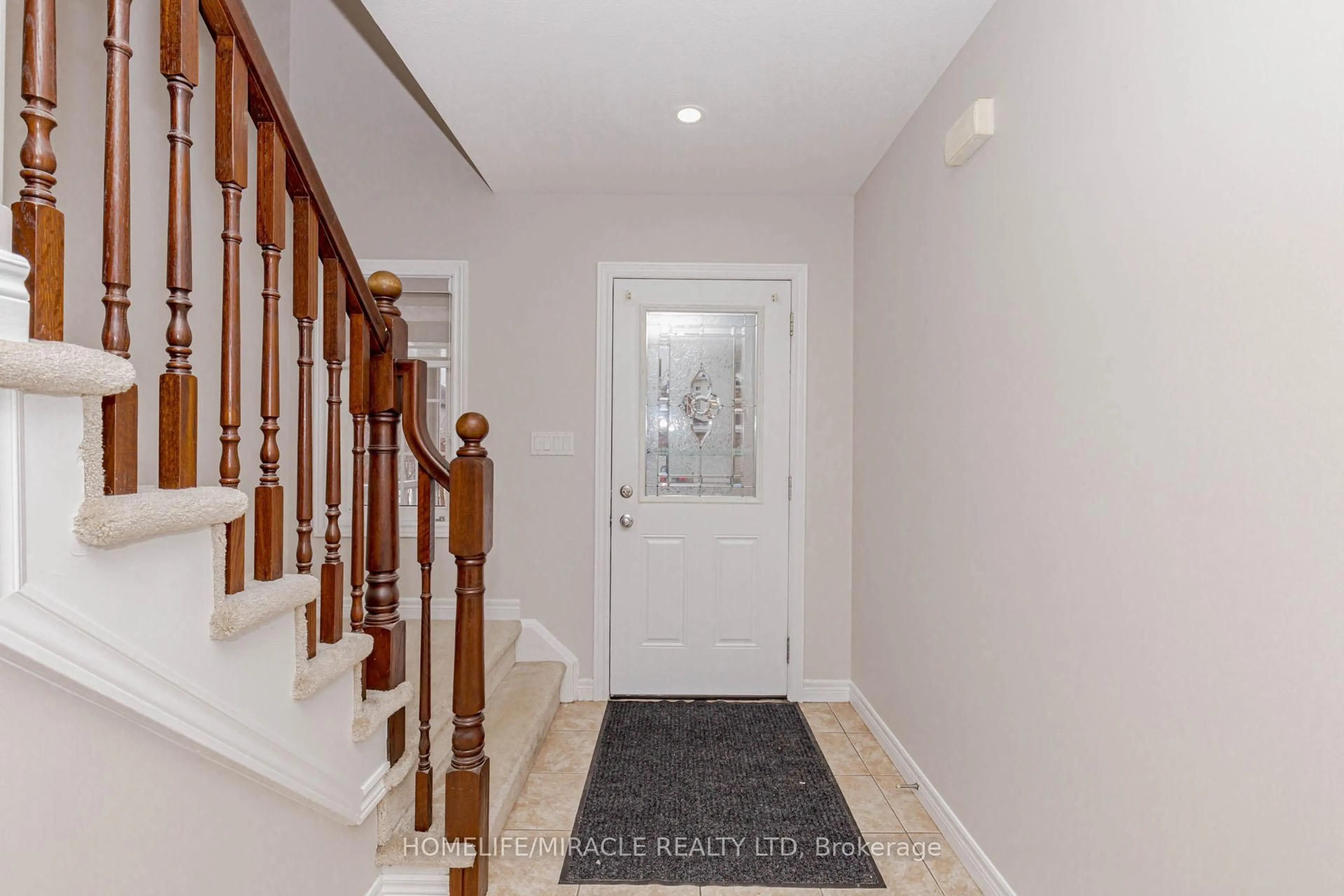 Indoor entryway for 21 Dougall St, Guelph Ontario N1E 0G8