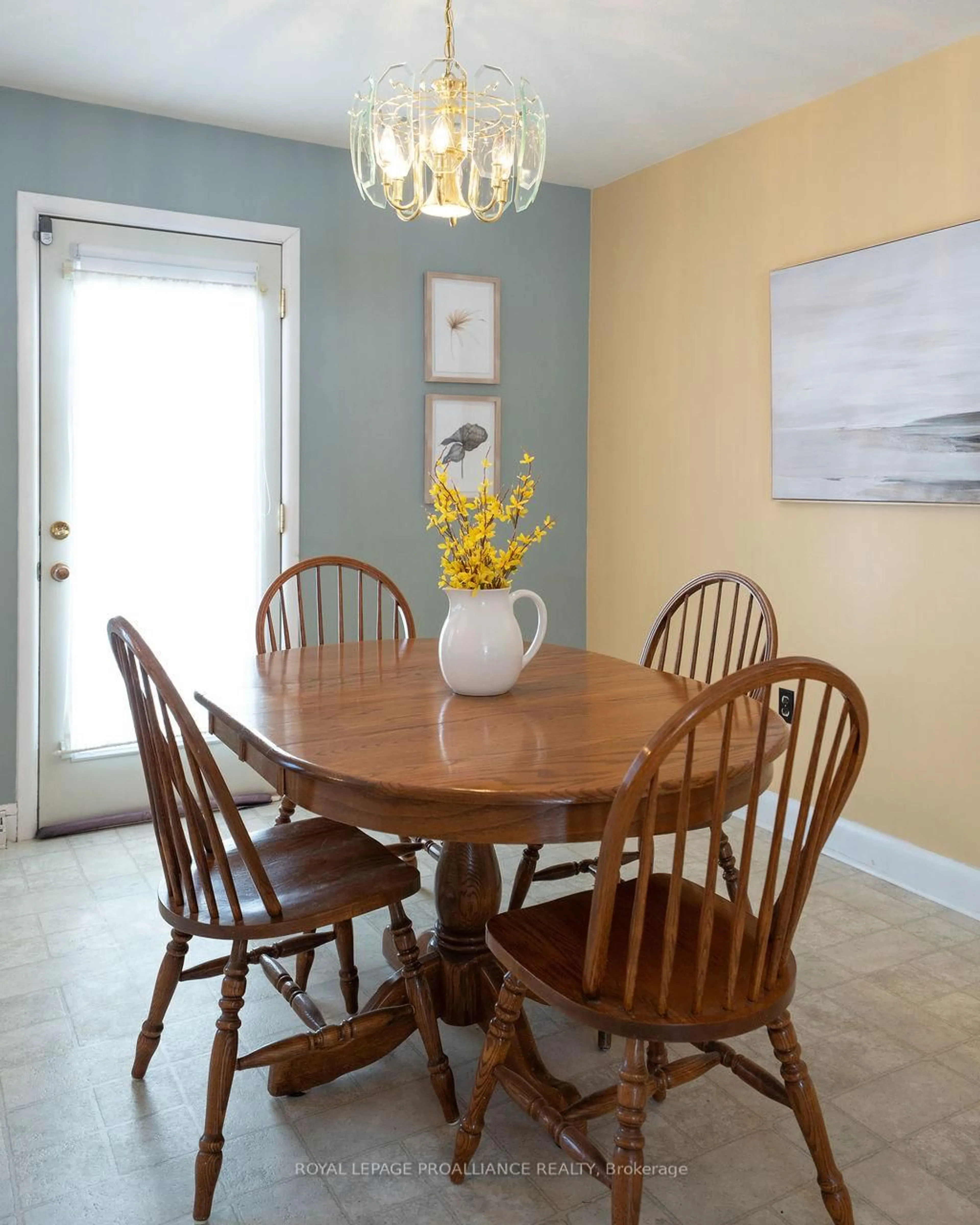 Dining room, wood/laminate floor for 40 Davidson St, Madoc Ontario K0K 2K0