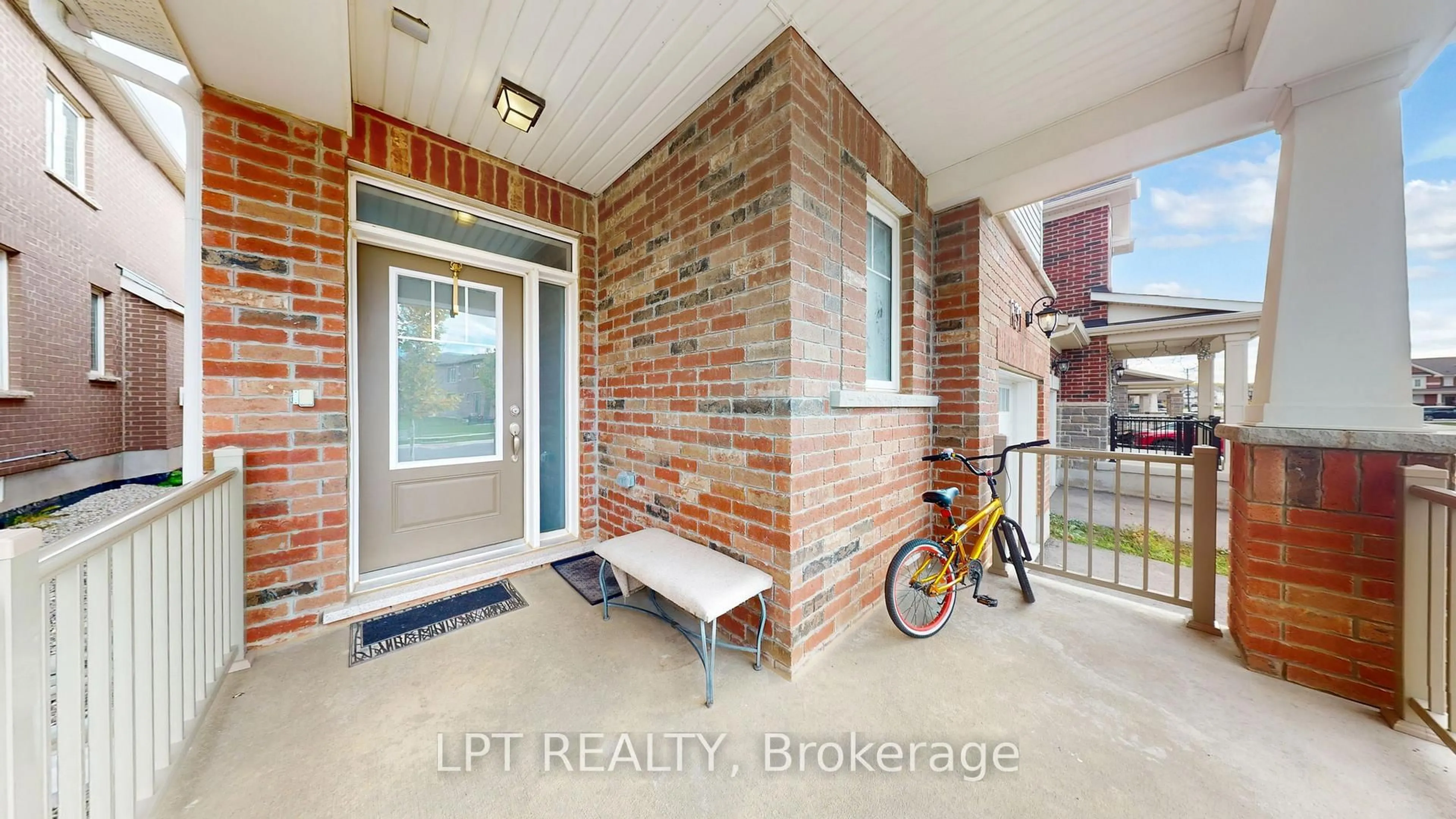 Indoor entryway for 131 Histand Tr, Kitchener Ontario N2R 0S2