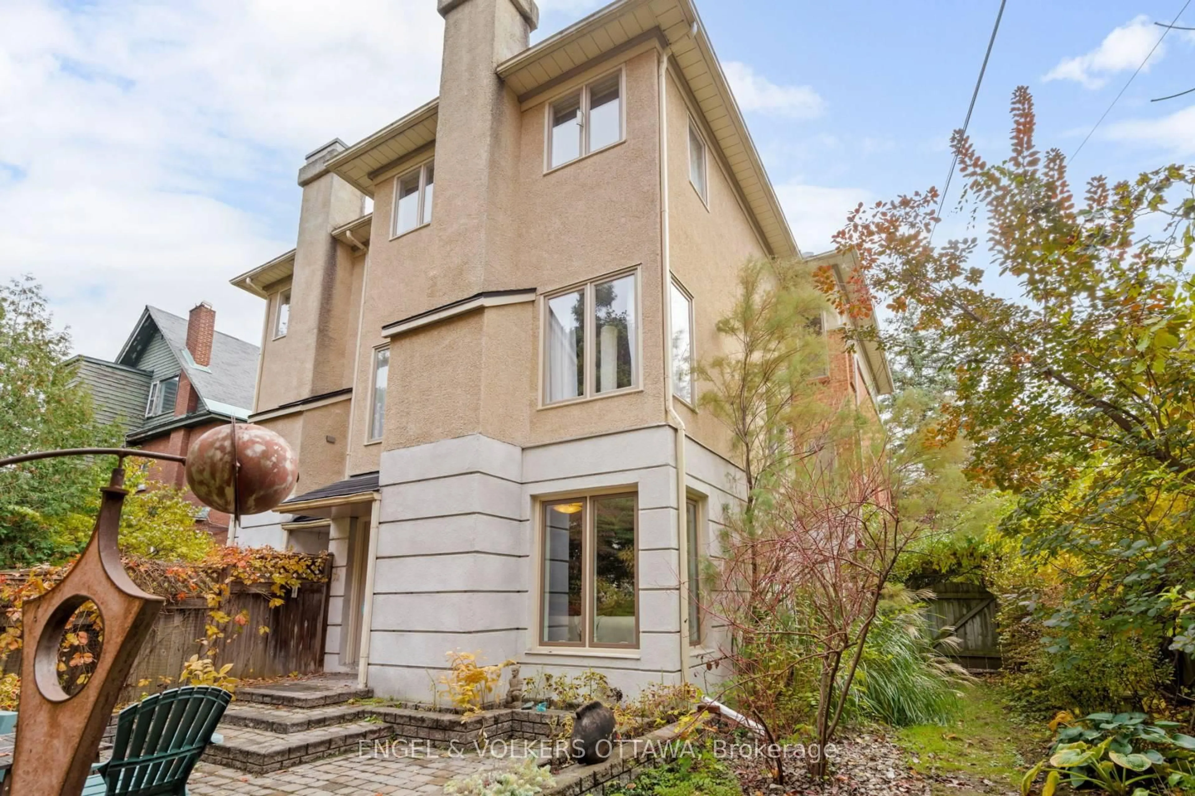 Unknown for 29 Aylmer Ave, Ottawa Ontario K1S 2W8