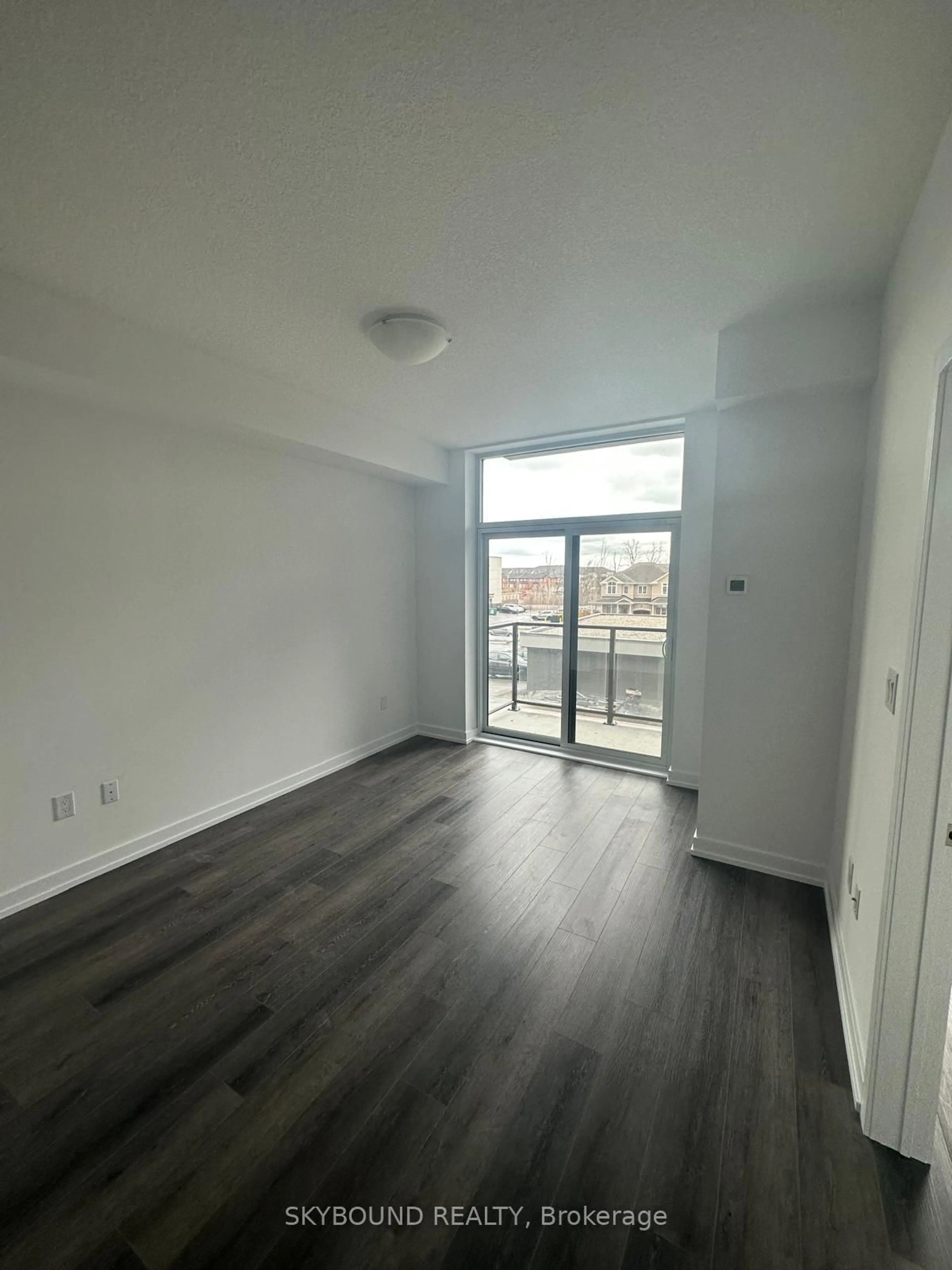 A pic of a room for 470 Dundas St #212, Hamilton Ontario L8B 2A6