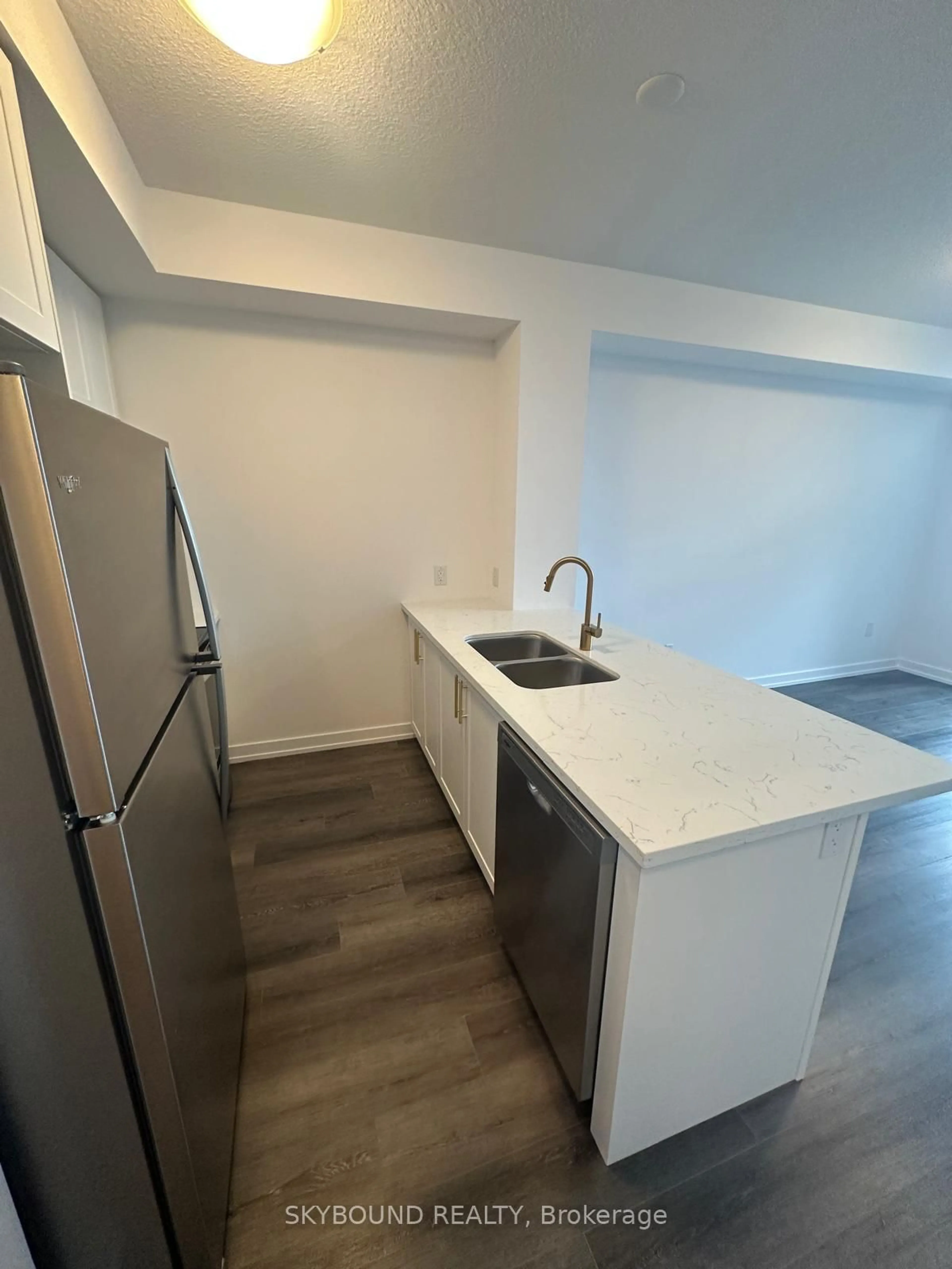 Standard kitchen, unknown for 470 Dundas St #212, Hamilton Ontario L8B 2A6