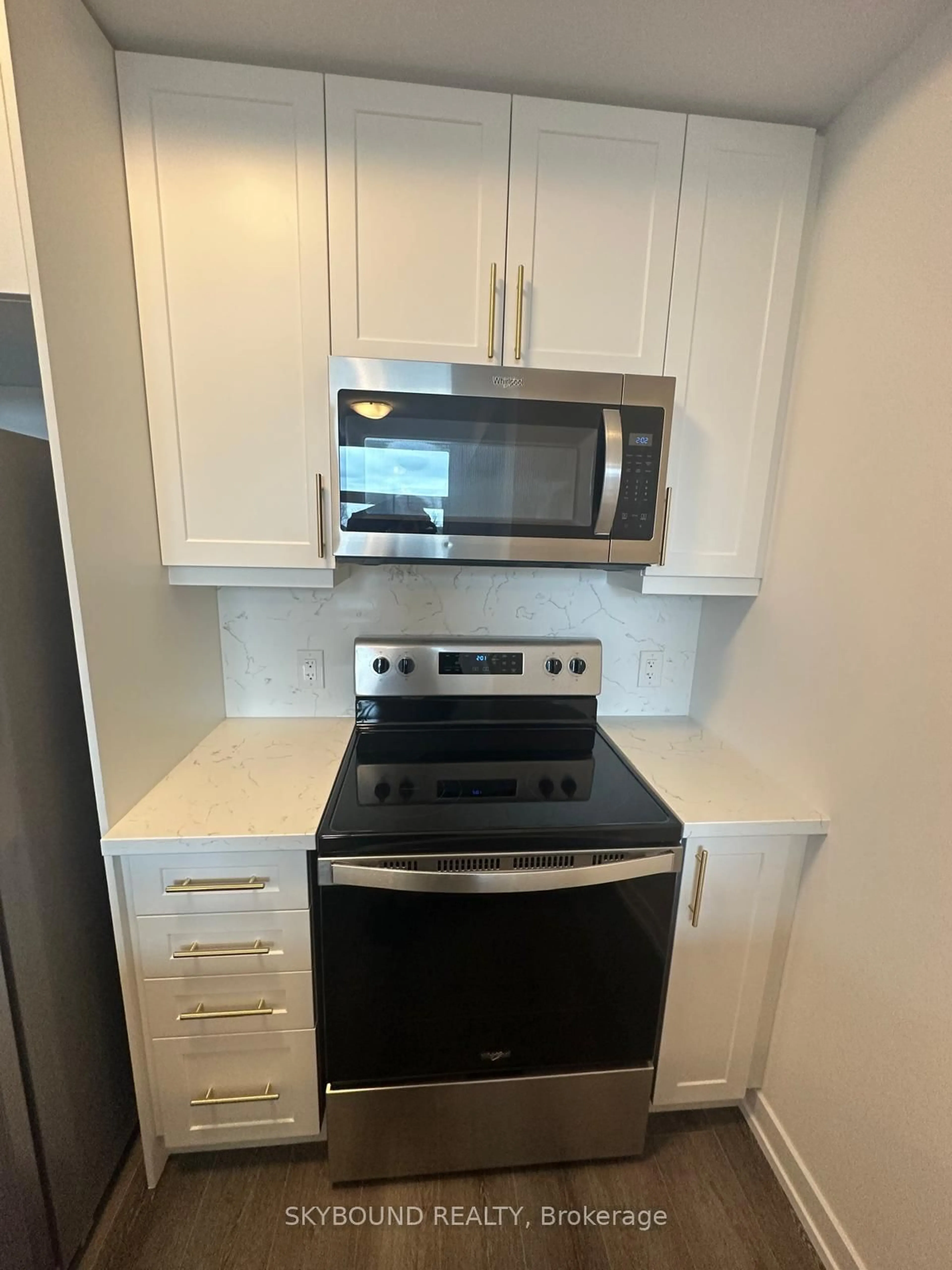 Standard kitchen, unknown for 470 Dundas St #212, Hamilton Ontario L8B 2A6