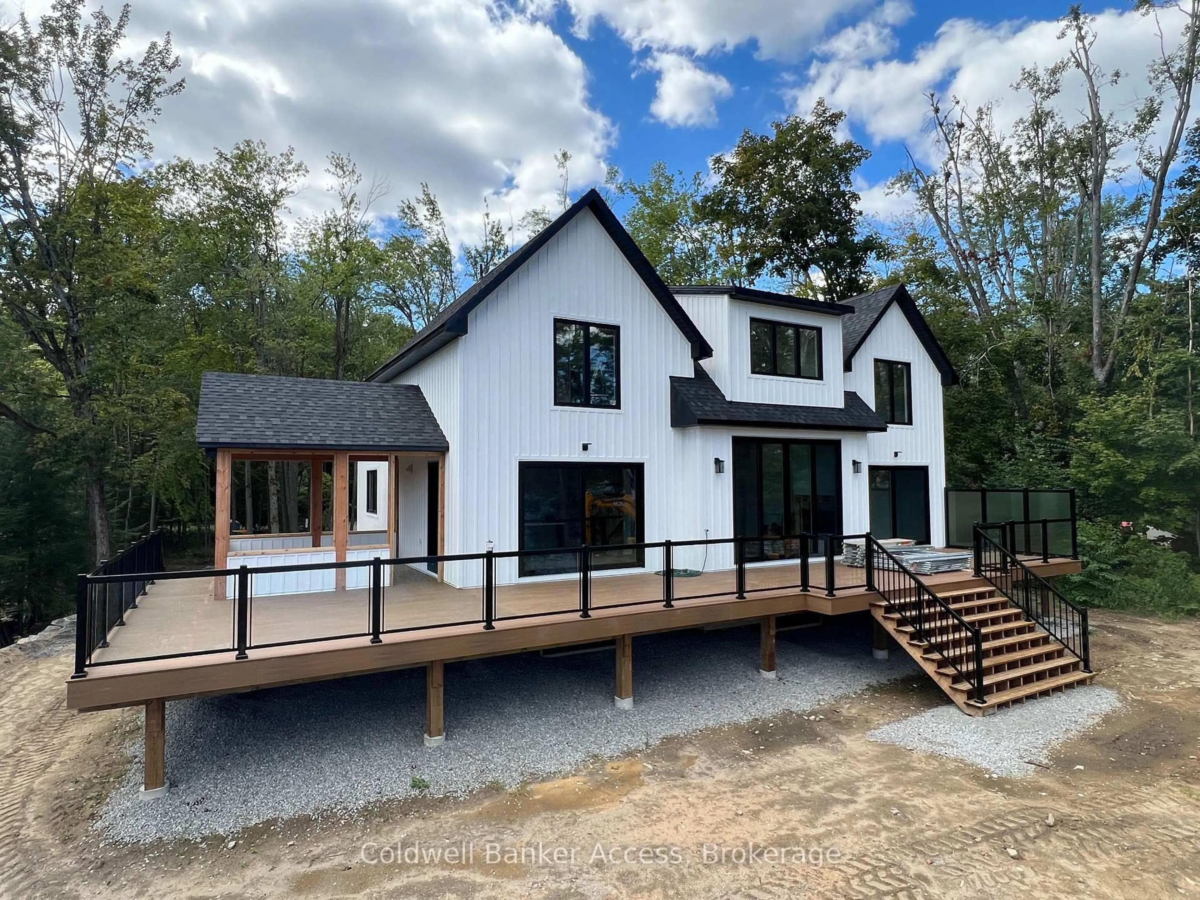 Home with vinyl exterior material, unknown for 1031 Lionel Ave, Muskoka Lakes Ontario P0C 1A0