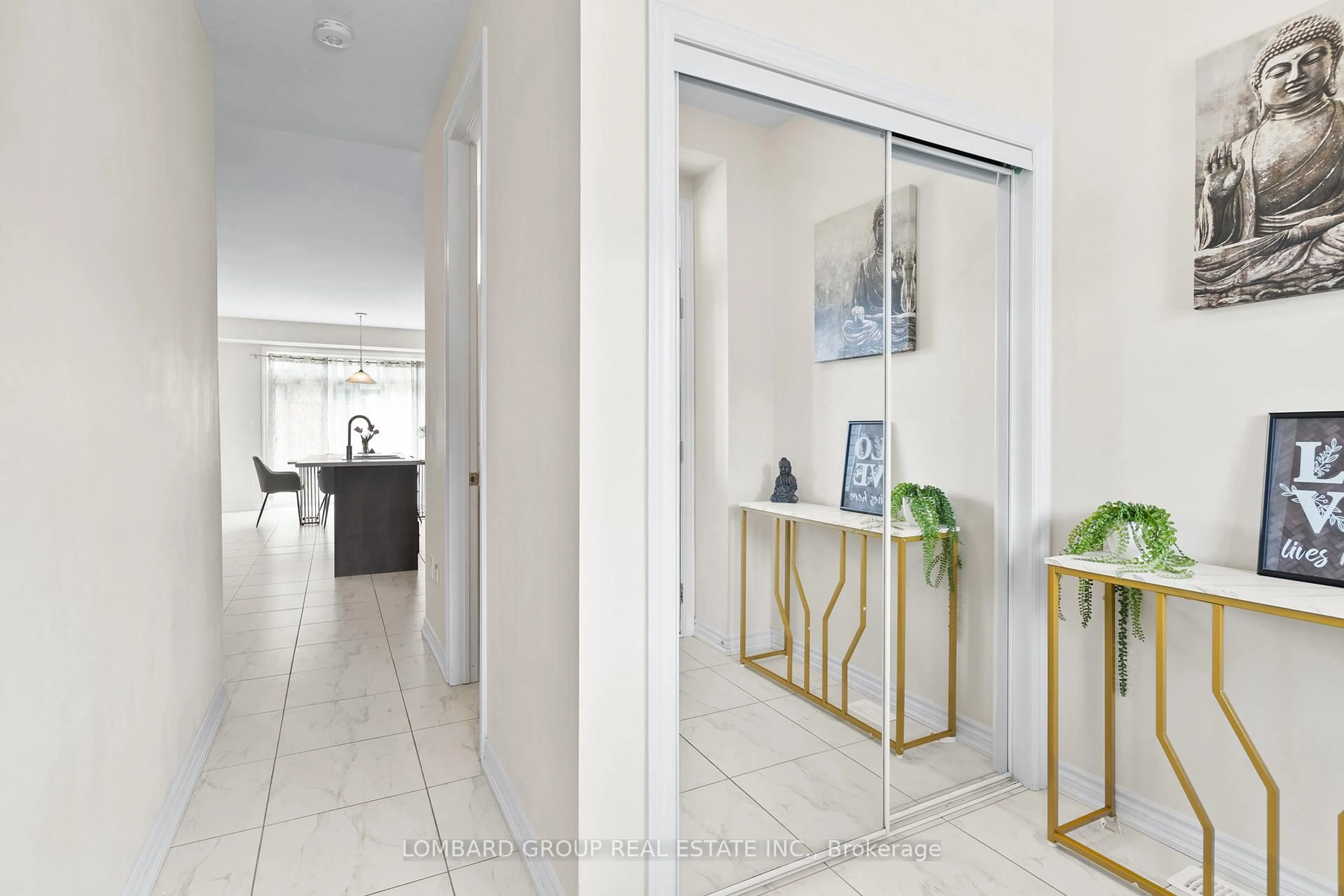 Indoor entryway for 212 Vanilla Tr, Thorold Ontario L2V 0L3