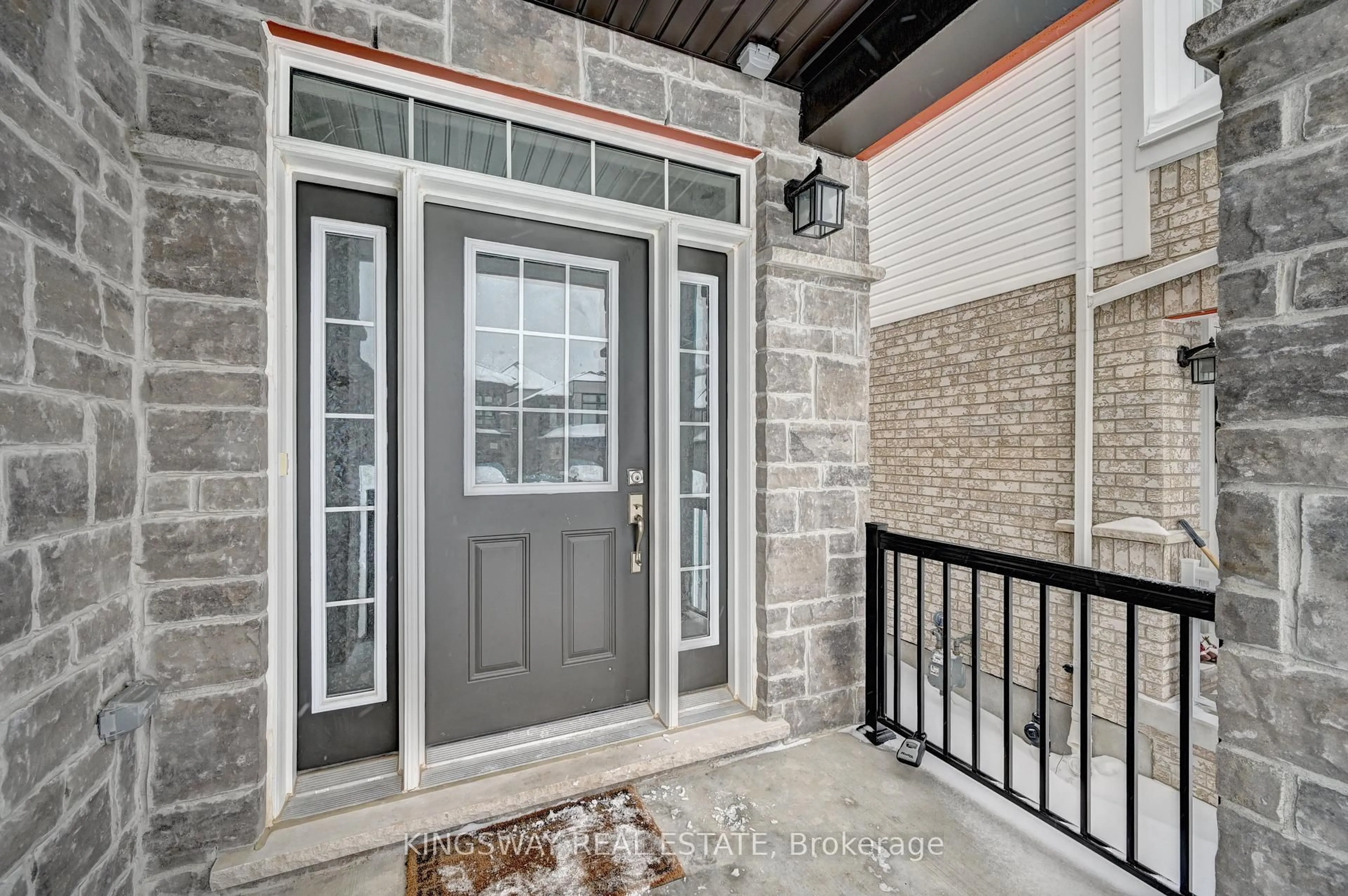 Indoor entryway for 520 Nathalie Cres, Kitchener Ontario N2E 0C9