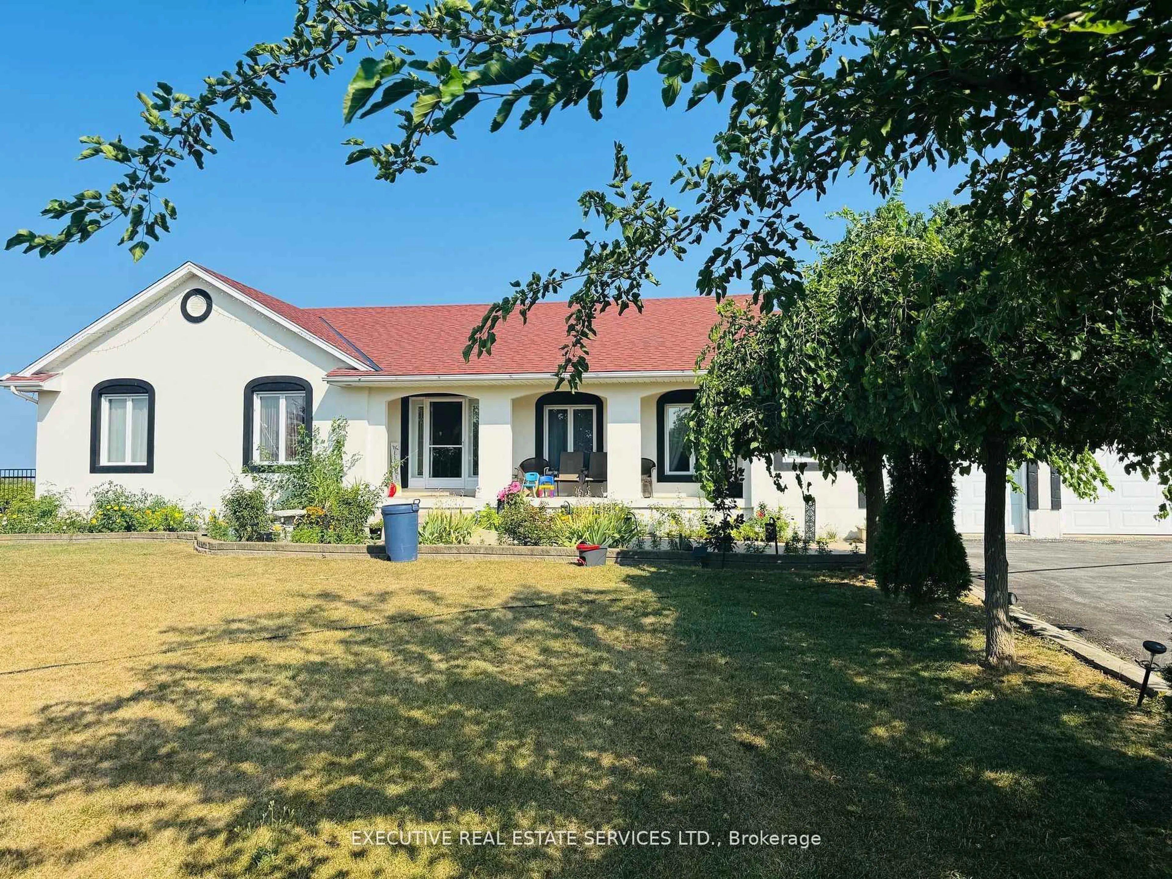 A pic from outside/outdoor area/front of a property/back of a property/a pic from drone, street for 180 Second Rd, Hamilton Ontario L8J 3J3