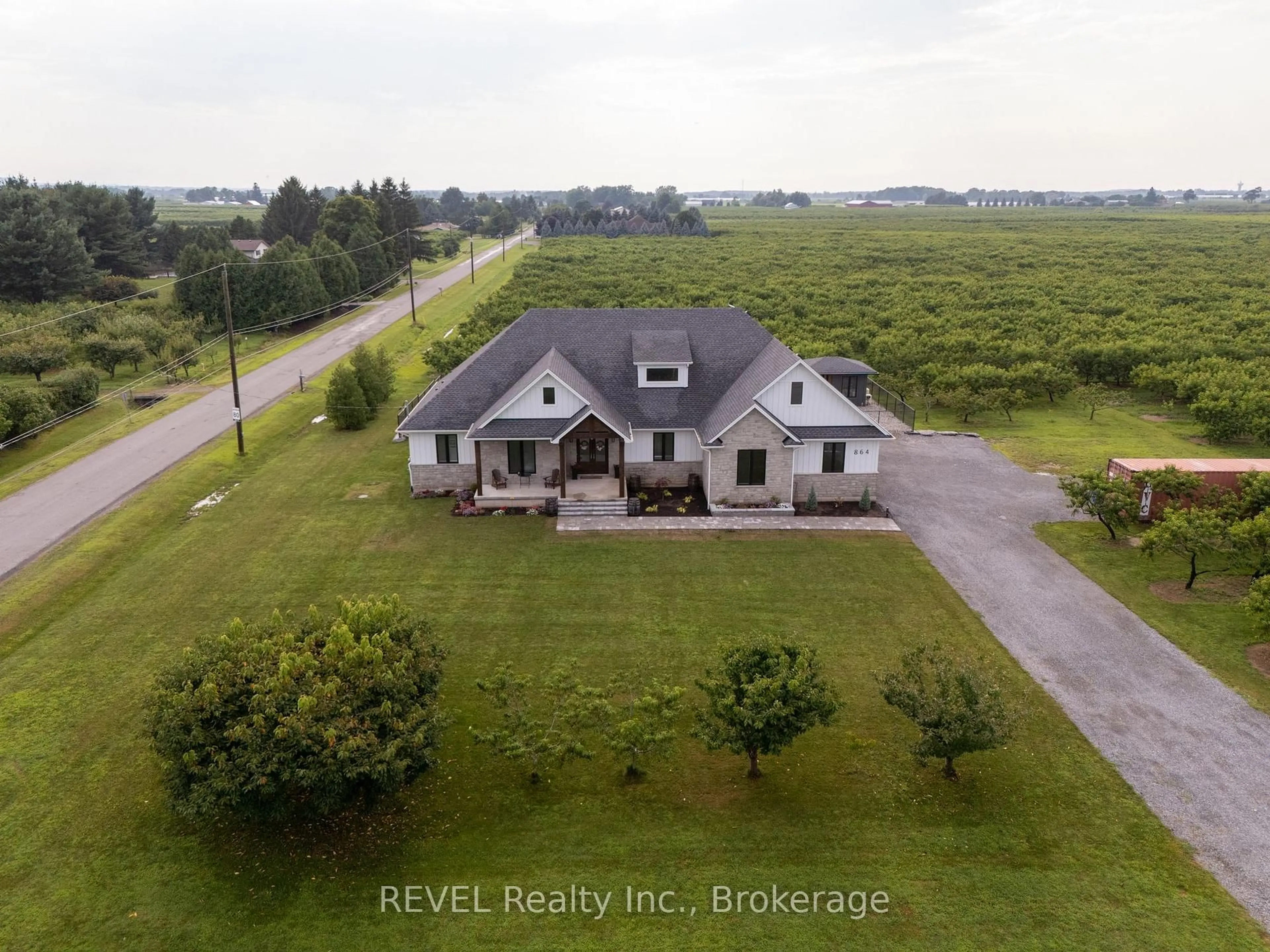 A pic from outside/outdoor area/front of a property/back of a property/a pic from drone, water/lake/river/ocean view for 864 CONCESSION 1 RD Rd, Niagara-on-the-Lake Ontario L0S 1J0
