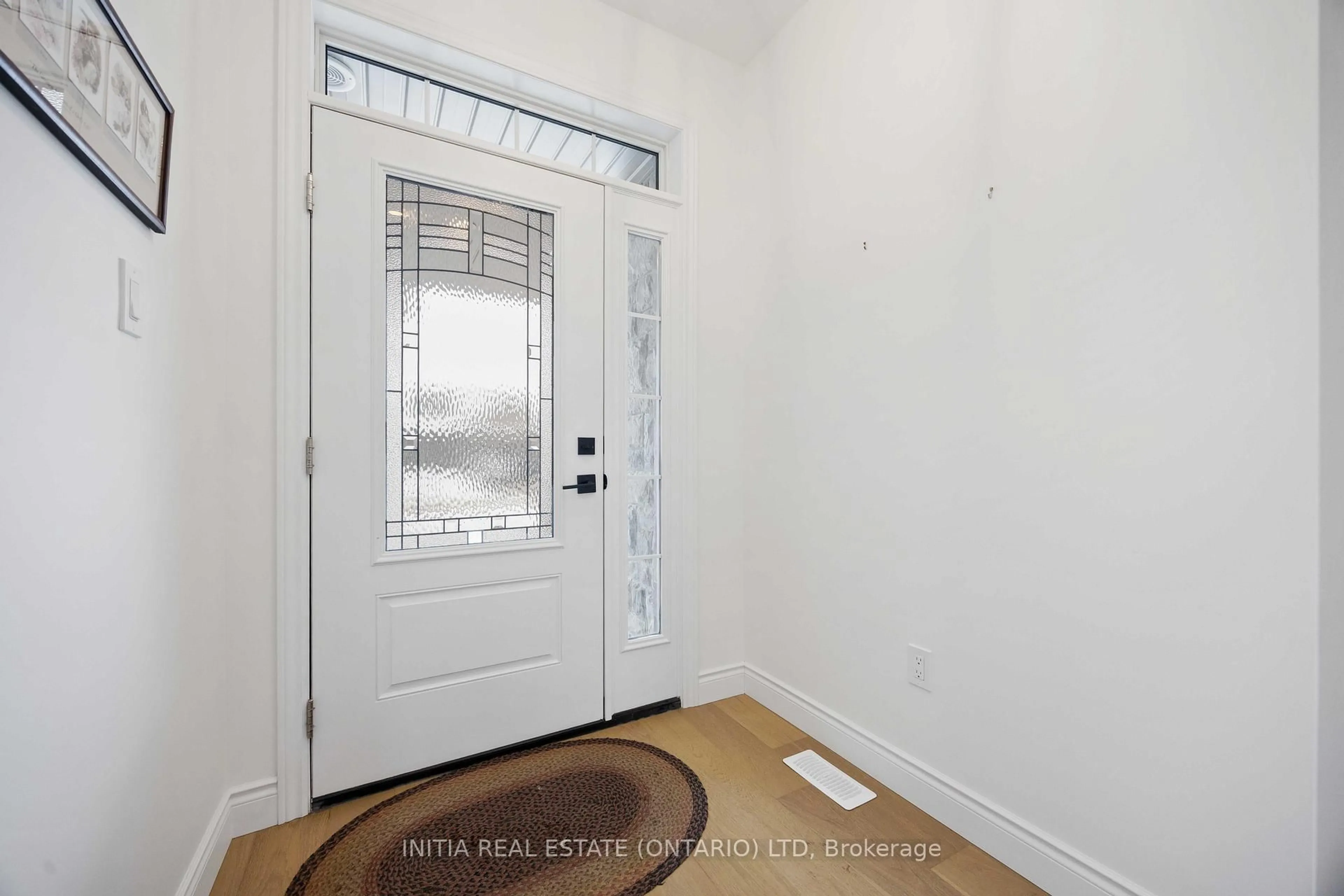 Indoor entryway for 102 Leneve St, Lambton Shores Ontario N0N 1J0