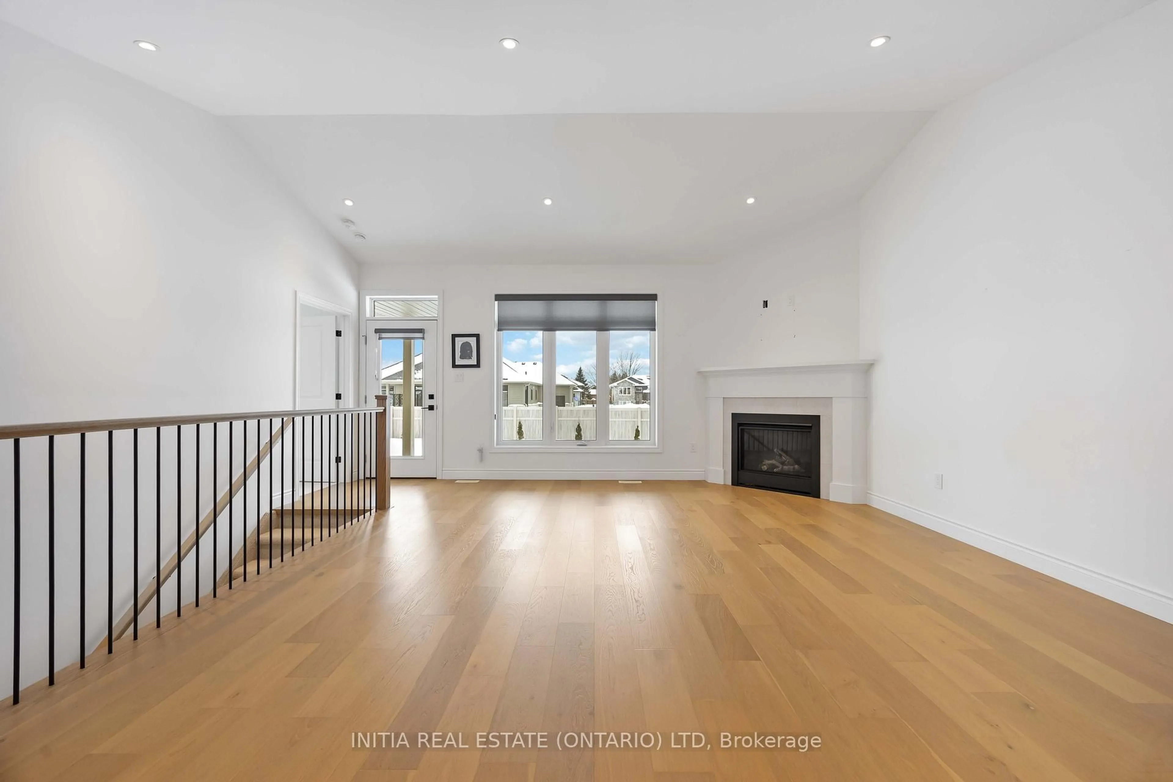 Unknown for 102 Leneve St, Lambton Shores Ontario N0N 1J0