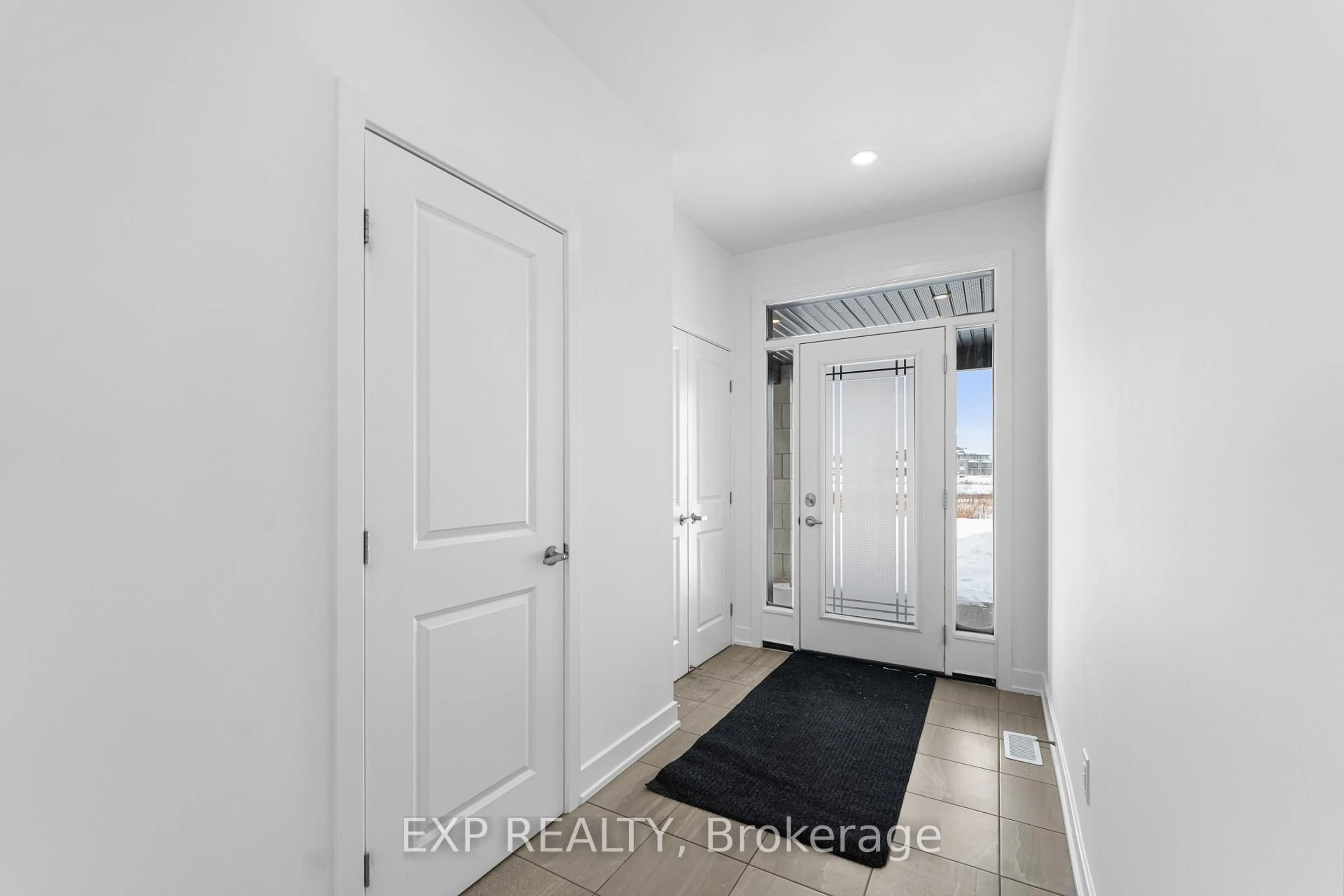 Indoor entryway for 27 Moosonee Cres, Ottawa Ontario K4M 0L9