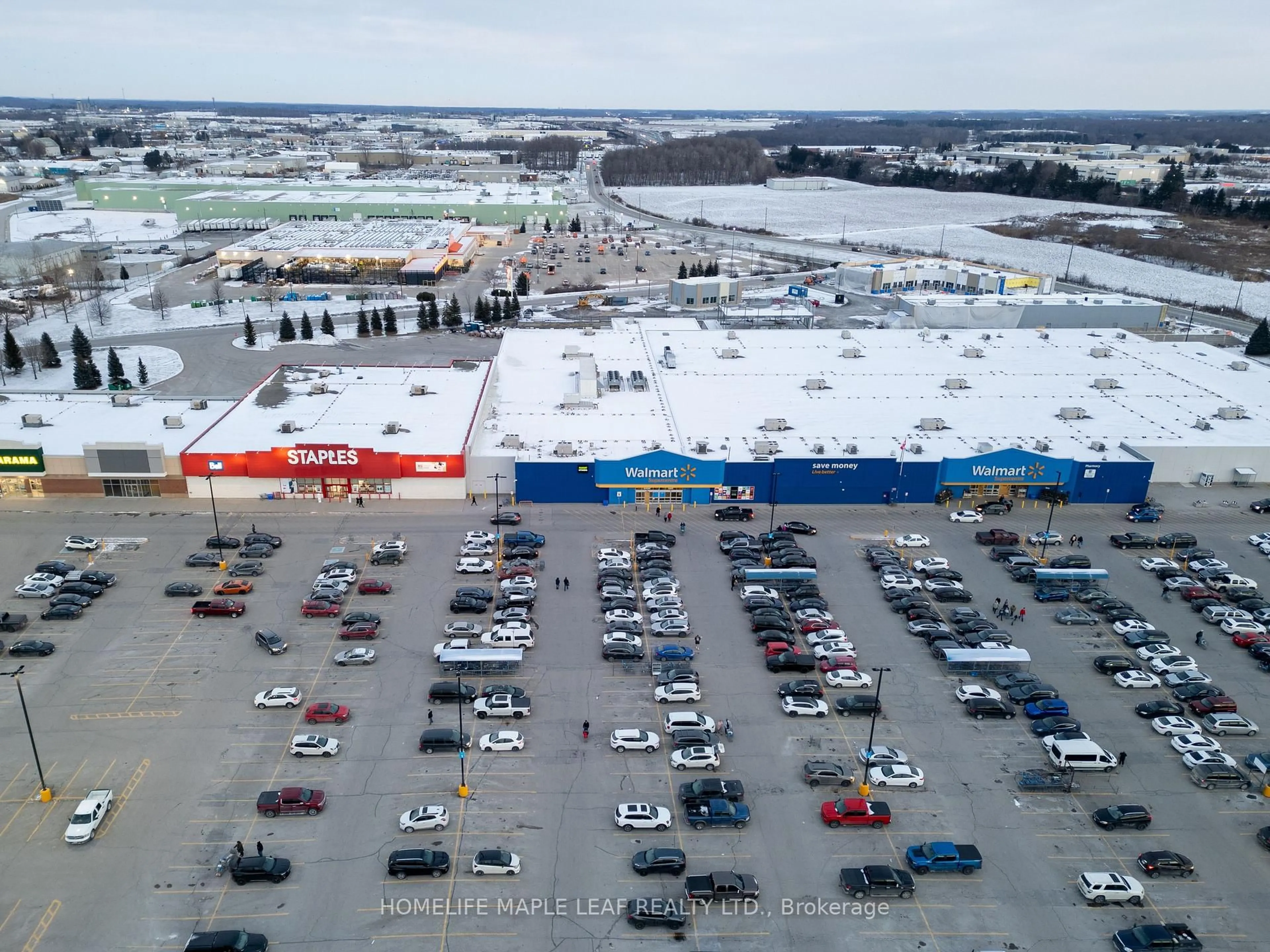 A pic from outside/outdoor area/front of a property/back of a property/a pic from drone, street for 936 Alice St, Woodstock Ontario N4S 2J7