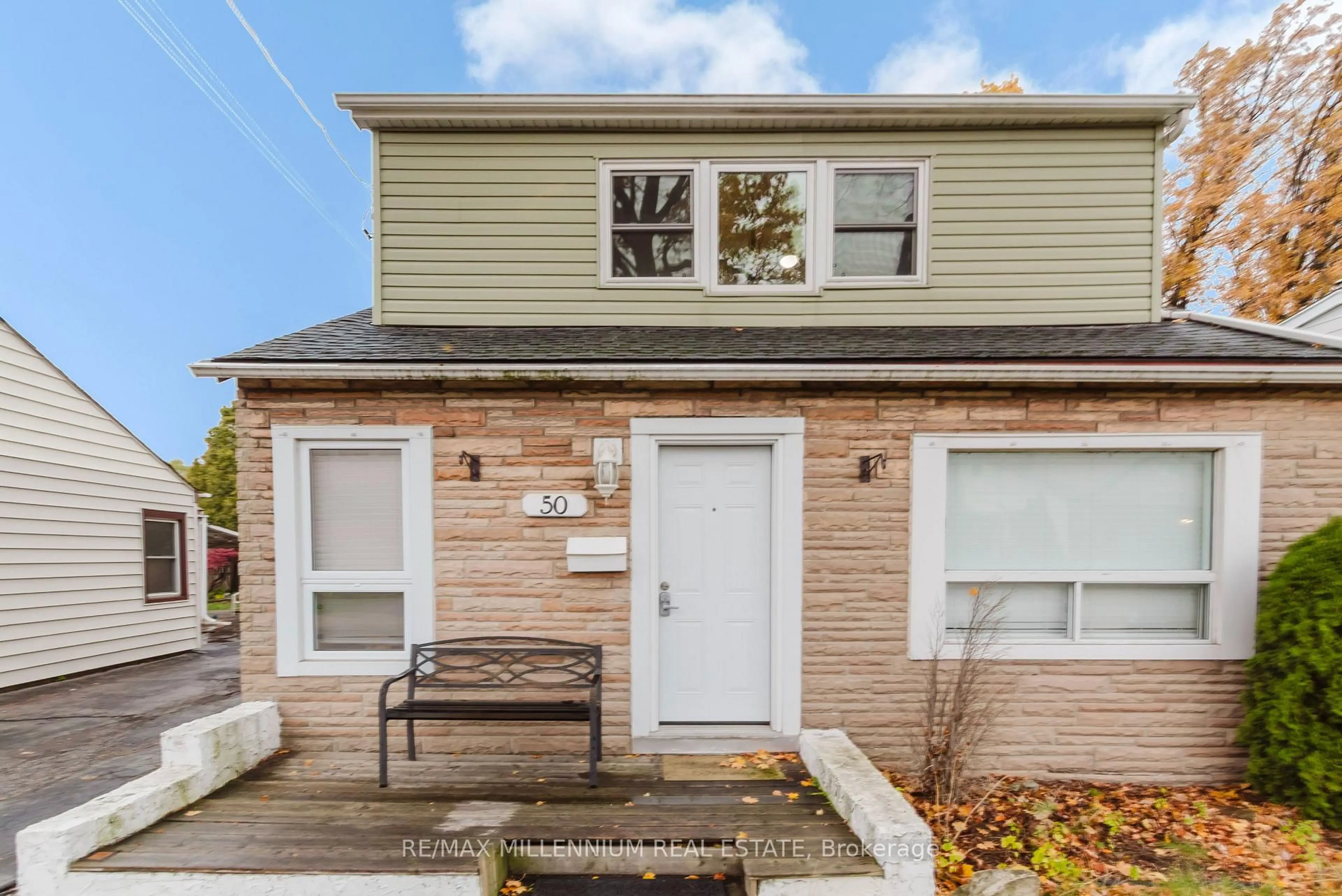 Home with brick exterior material, street for 50 East 33rd St, Hamilton Ontario L8V 3T1