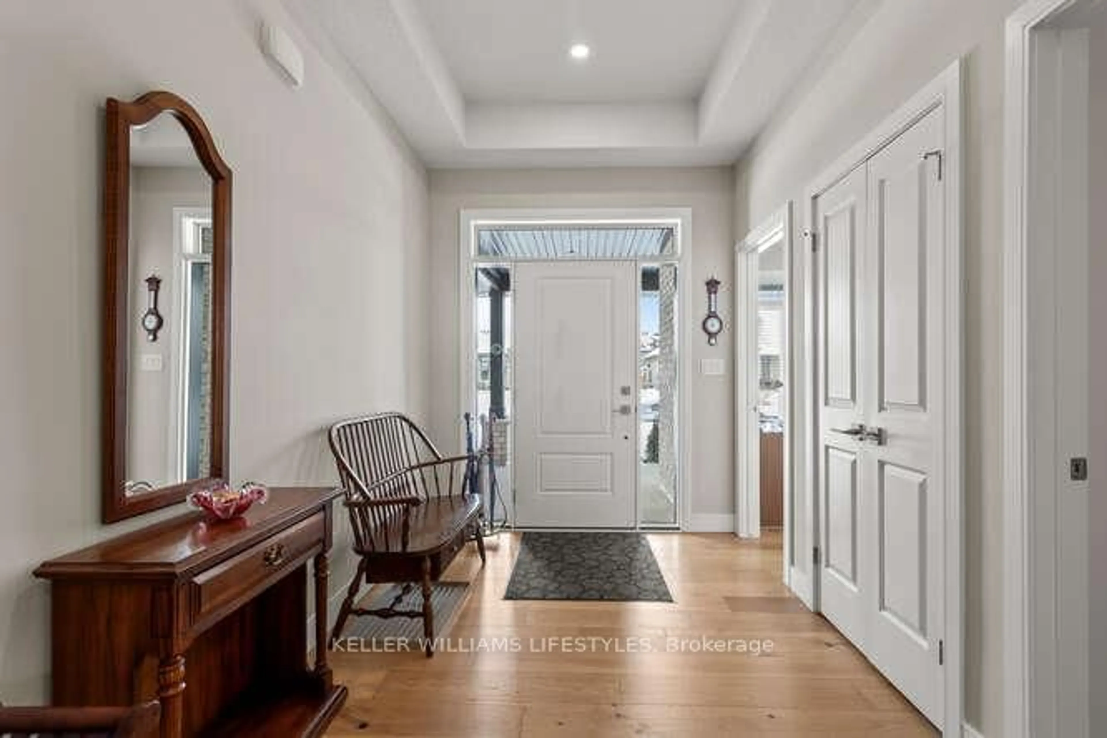 Indoor entryway for 23 Elliot St, Strathroy-Caradoc Ontario N7G 3H4