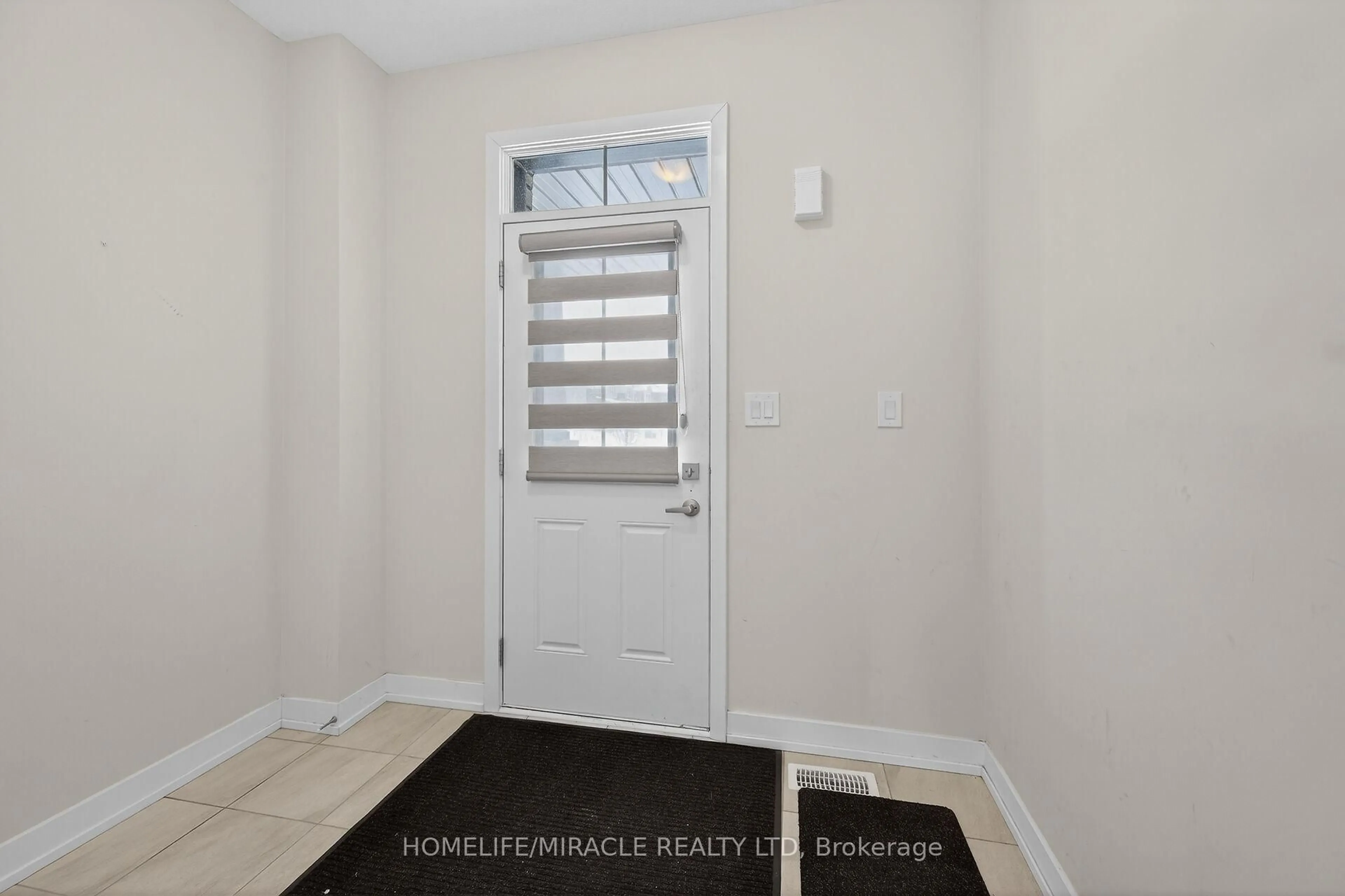 Indoor entryway for 32 Lavender Rd, Thorold Ontario L3B 0E9