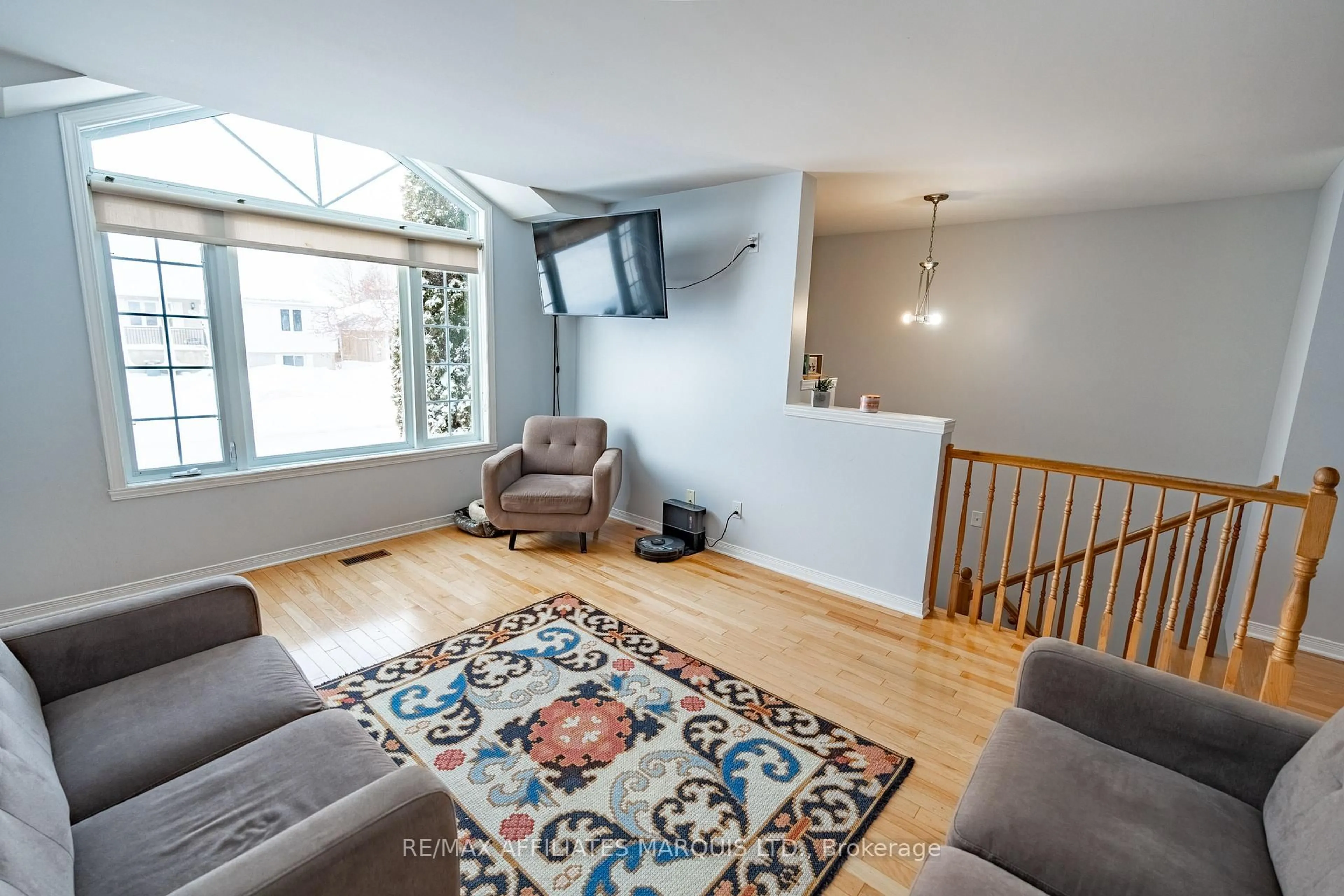 Living room with furniture, unknown for 1777 Cumberland St, Cornwall Ontario K6J 5V1