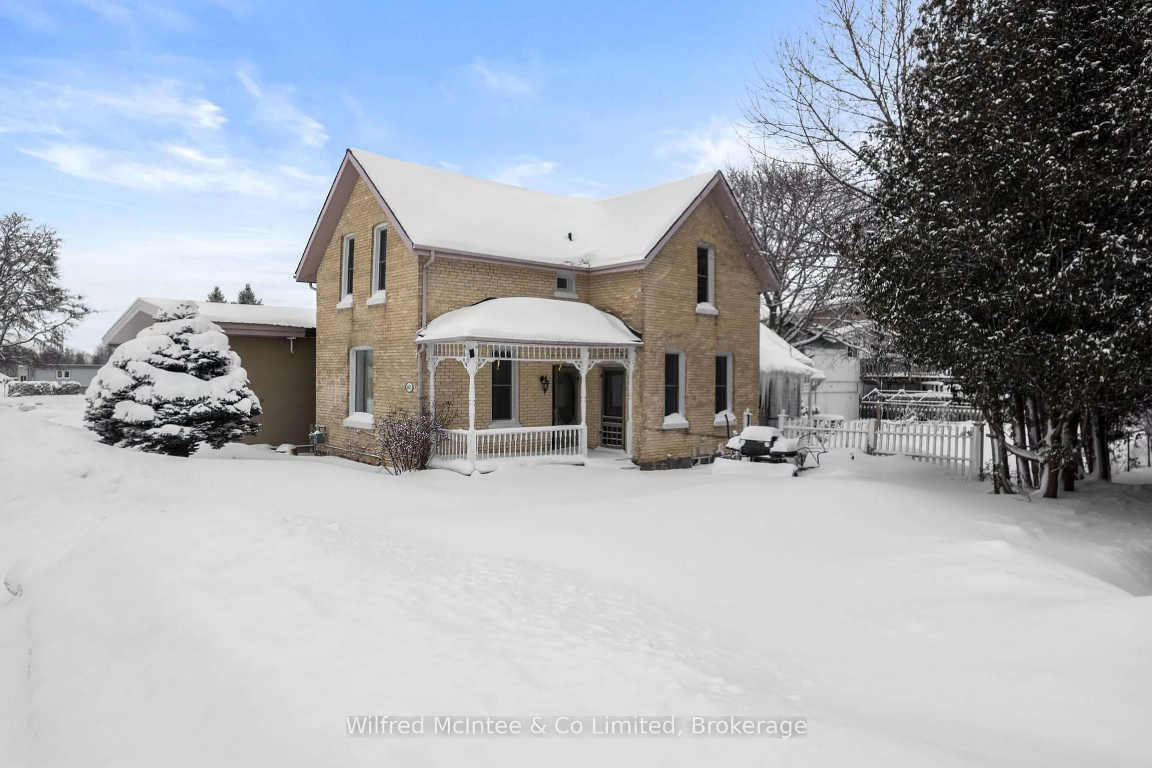 A pic from outside/outdoor area/front of a property/back of a property/a pic from drone, building for 401 Josephine St, North Huron Ontario N0G 2W0