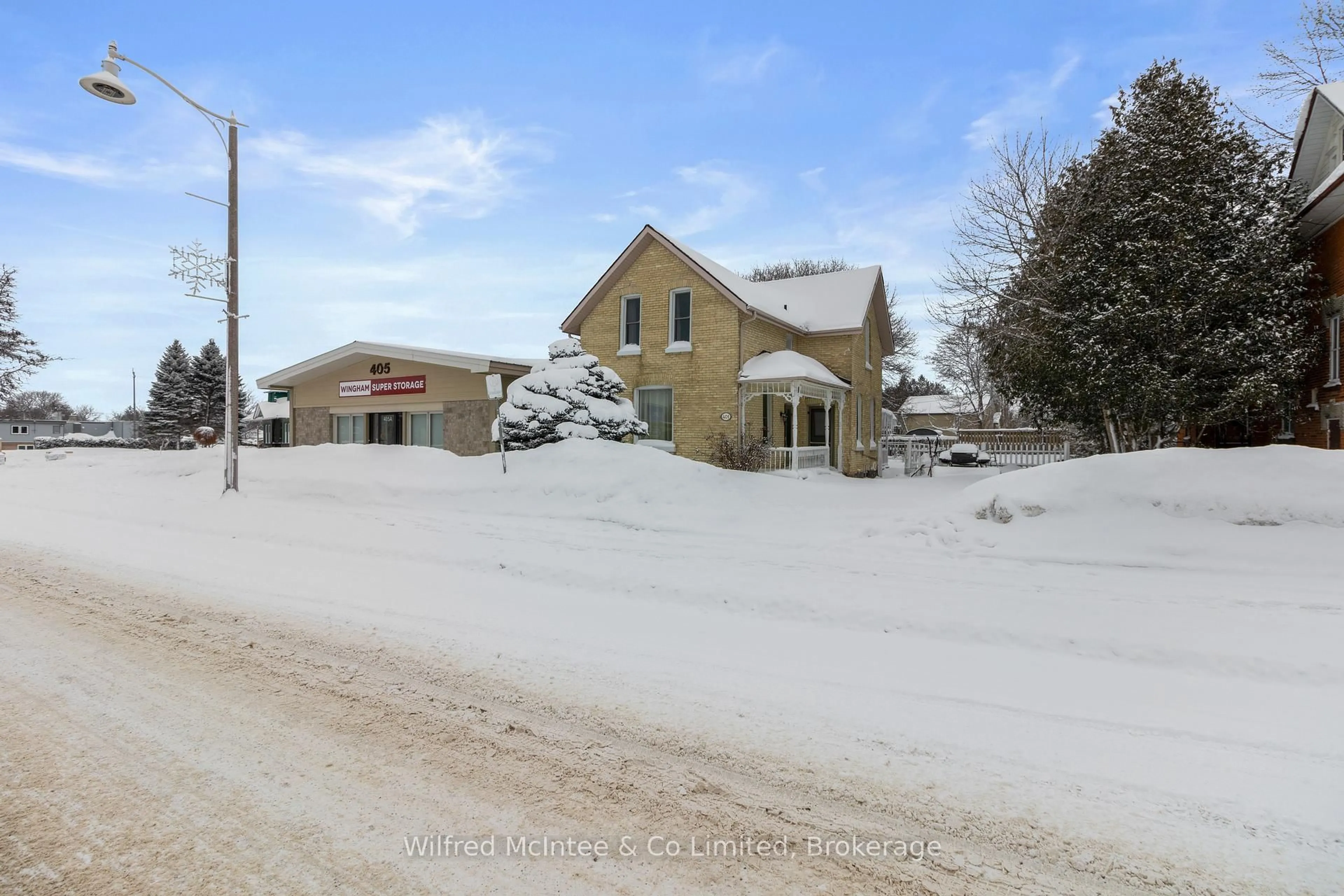 A pic from outside/outdoor area/front of a property/back of a property/a pic from drone, street for 401 Josephine St, North Huron Ontario N0G 2W0