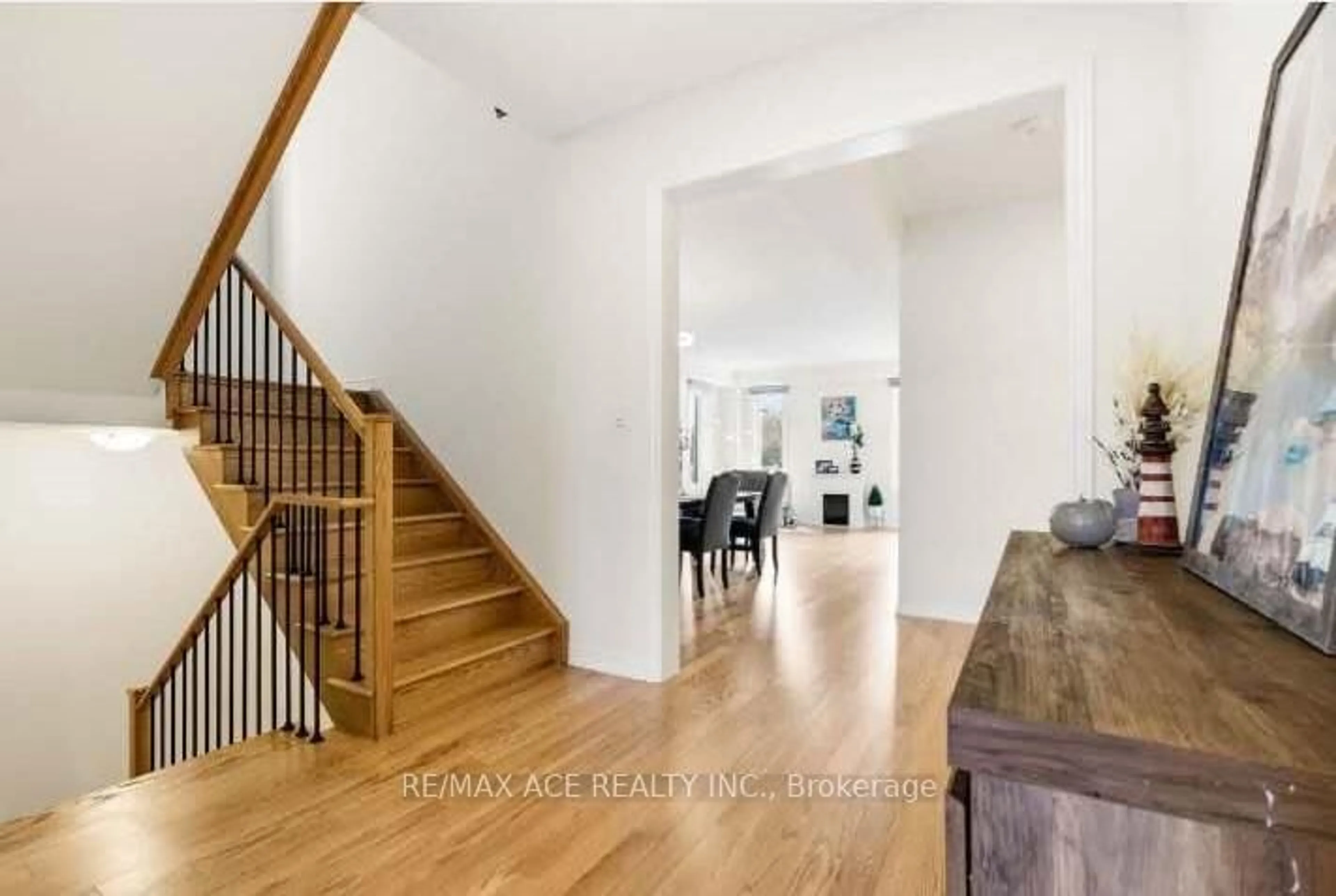 Indoor entryway for 39 Connolly Rd, Kawartha Lakes Ontario K9V 5H5