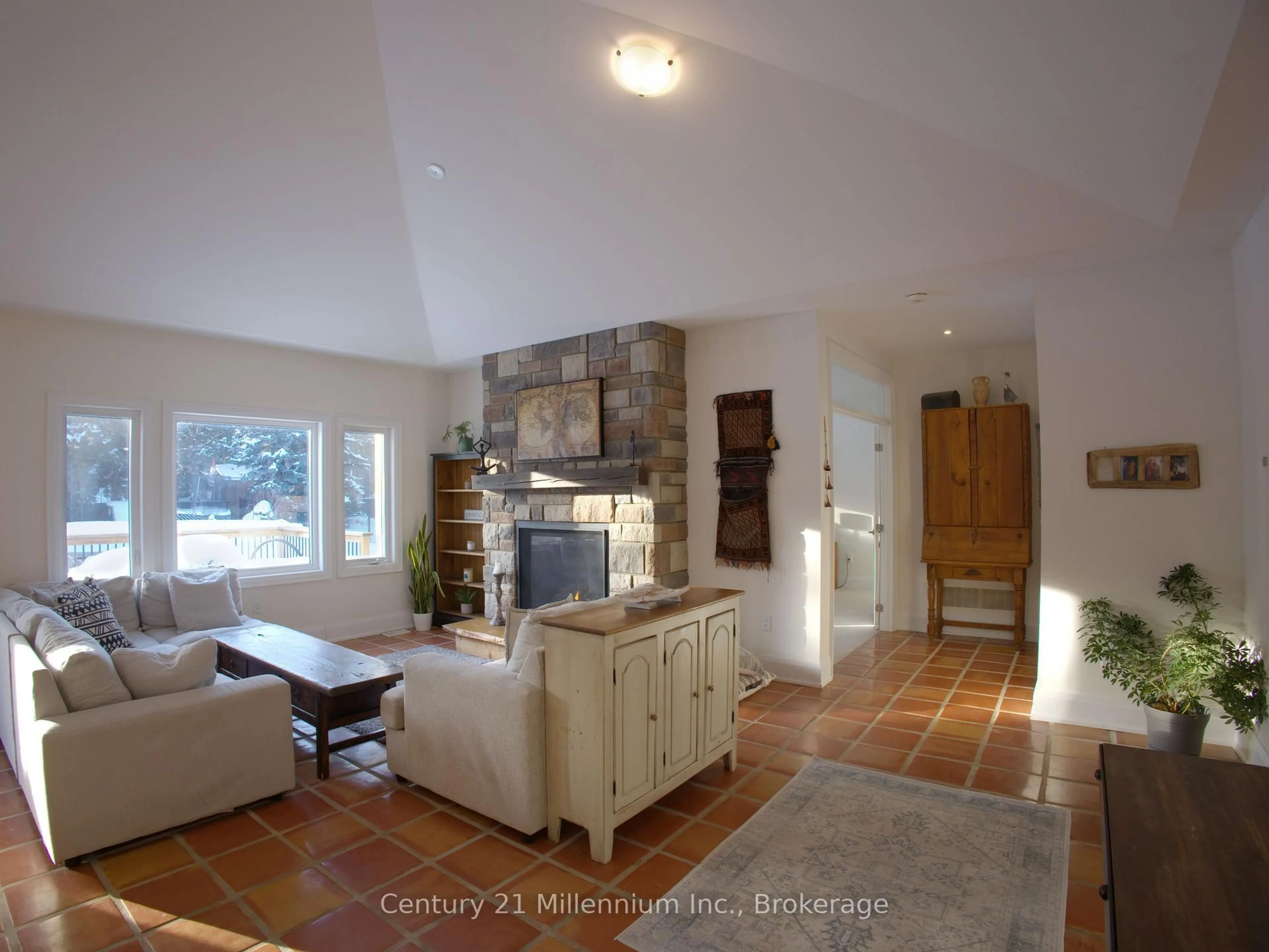 Living room with furniture, ceramic/tile floor for 108 Creekwood Crt, Blue Mountains Ontario L9Y 0V1
