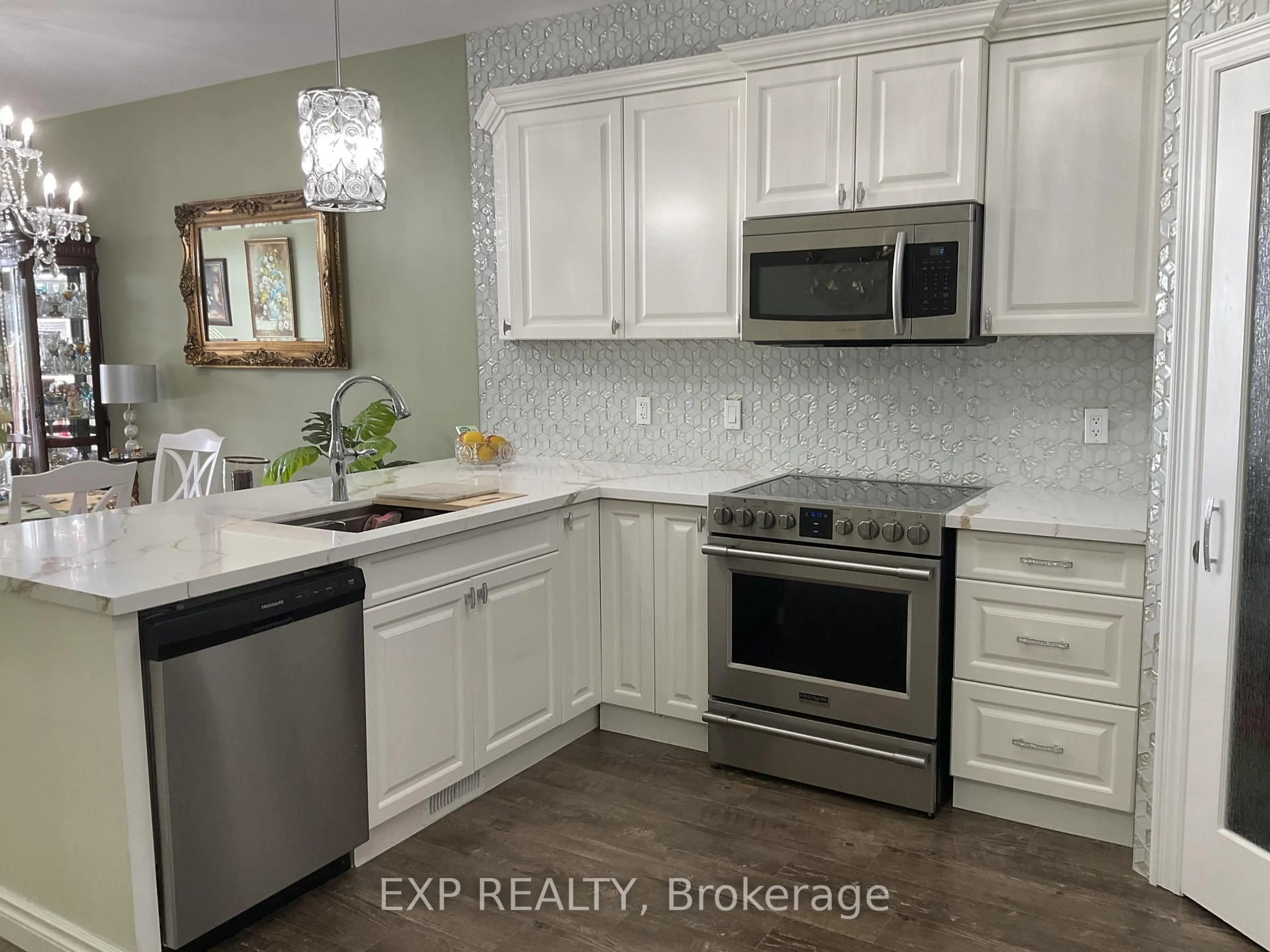 Open concept kitchen, ceramic/tile floor for 33 Farmington Cres, Belleville Ontario K8N 0J9