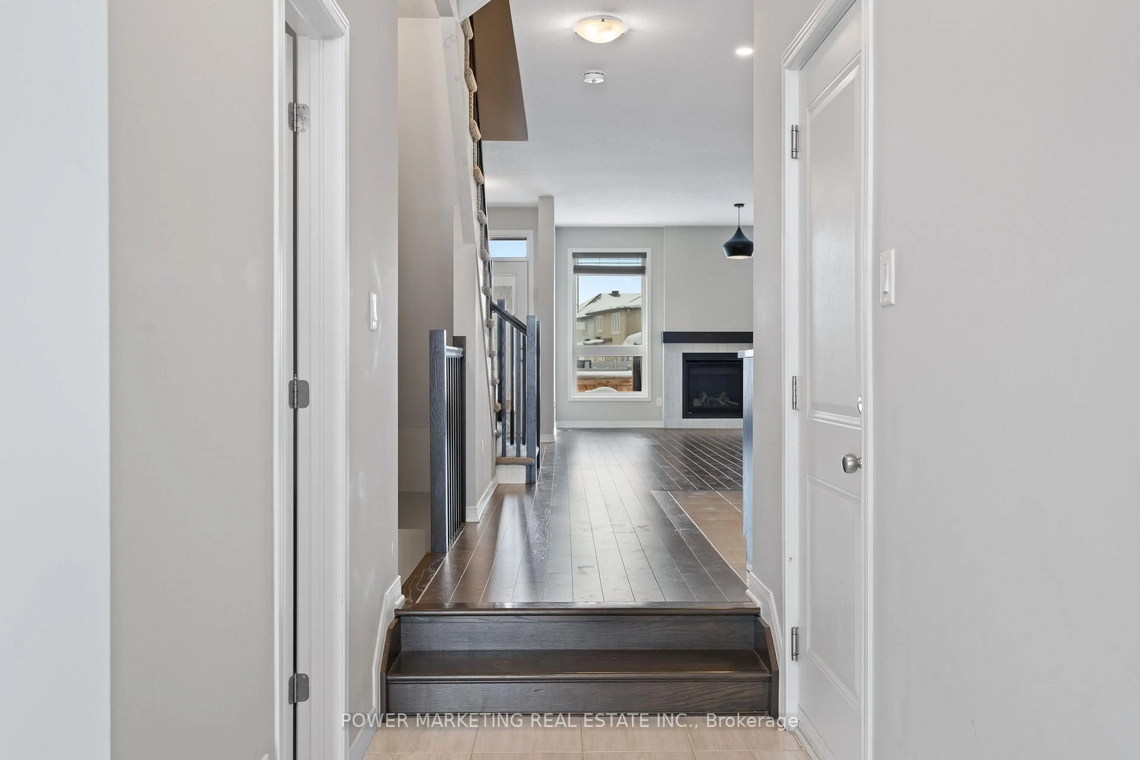 Indoor entryway for 497 Cope Dr, Ottawa Ontario K2V 0P1