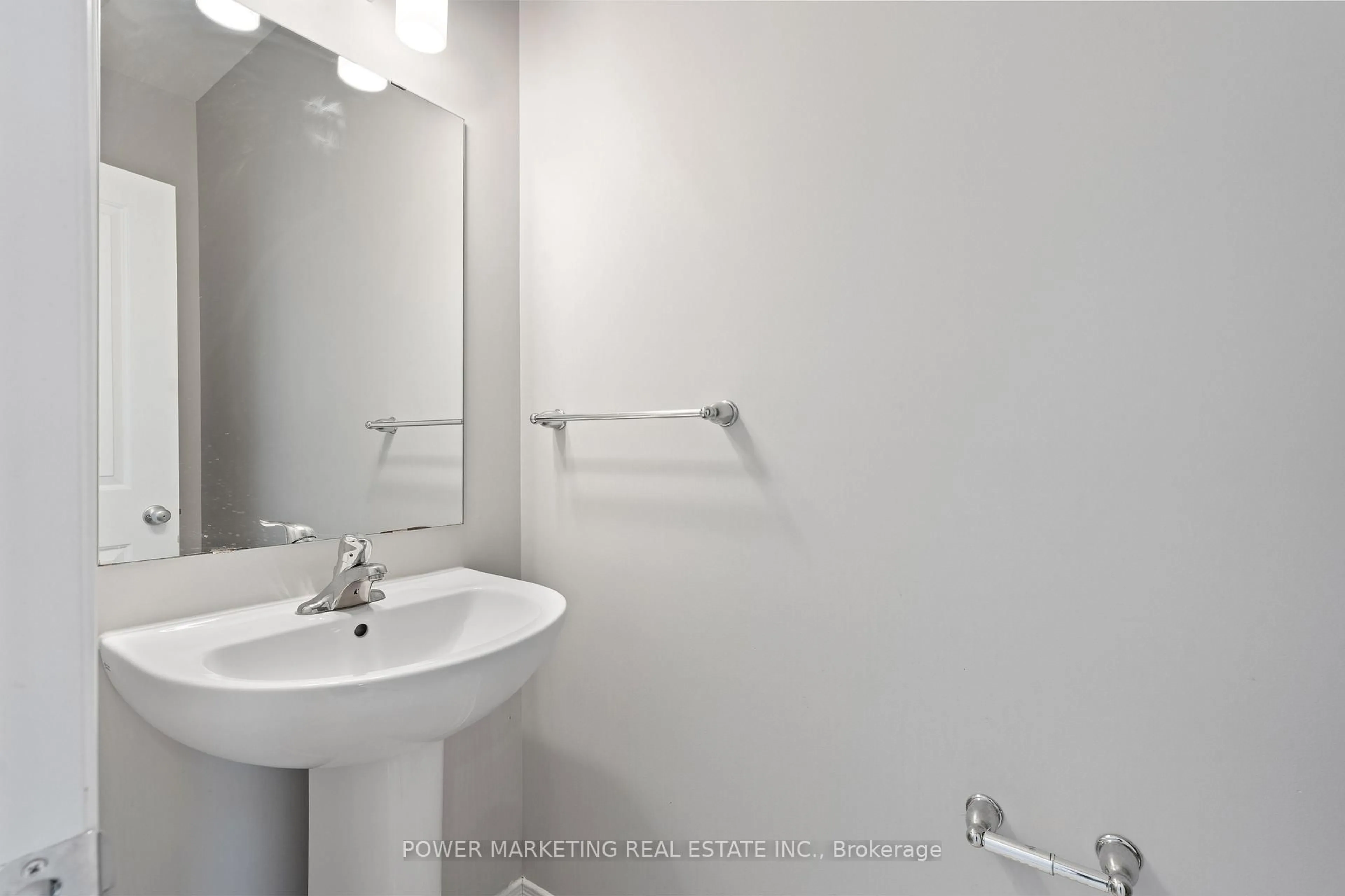 Standard bathroom, unknown for 497 Cope Dr, Ottawa Ontario K2V 0P1