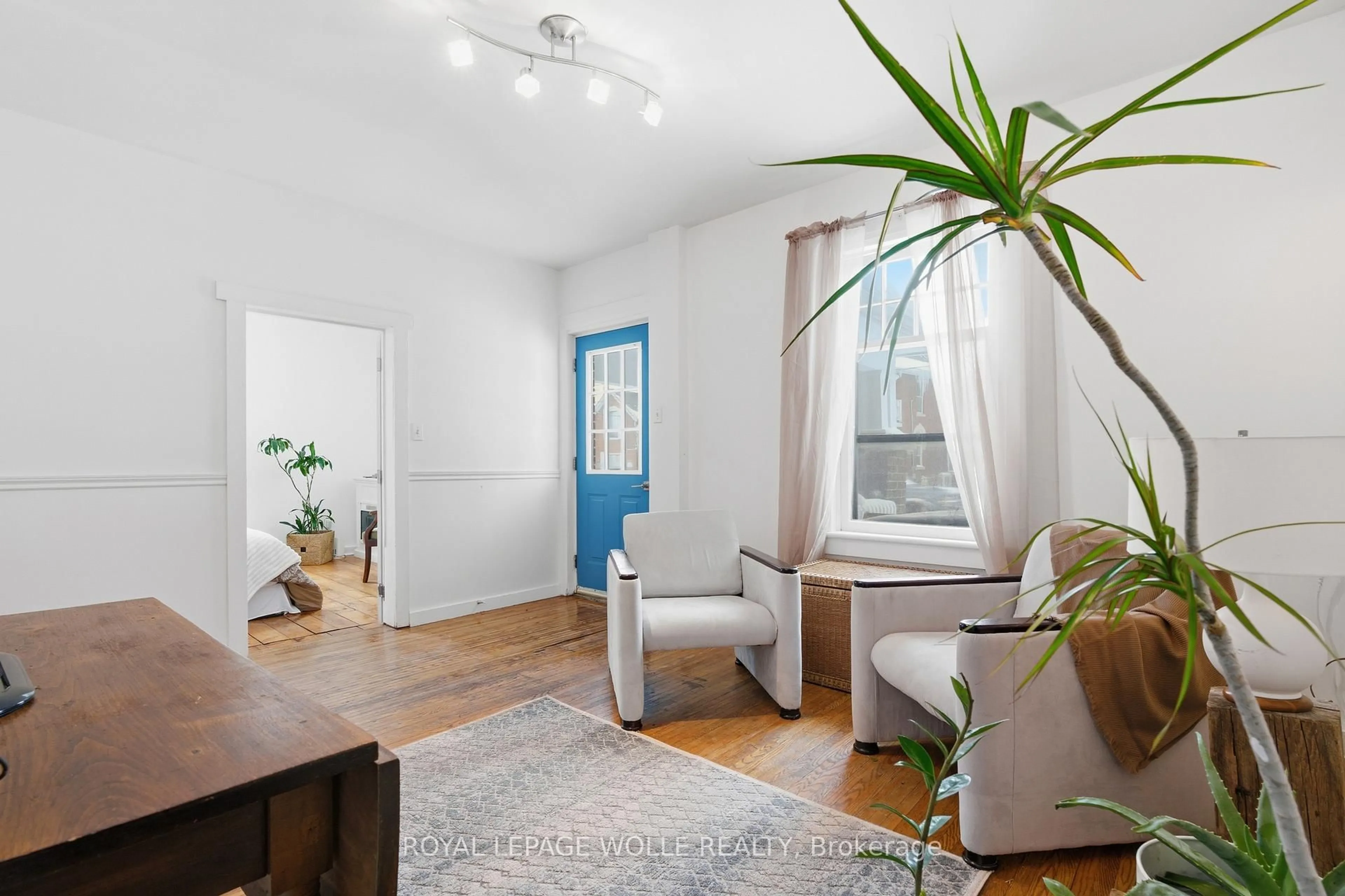 Living room with furniture, unknown for 25 London Rd, Guelph Ontario N1H 2B4