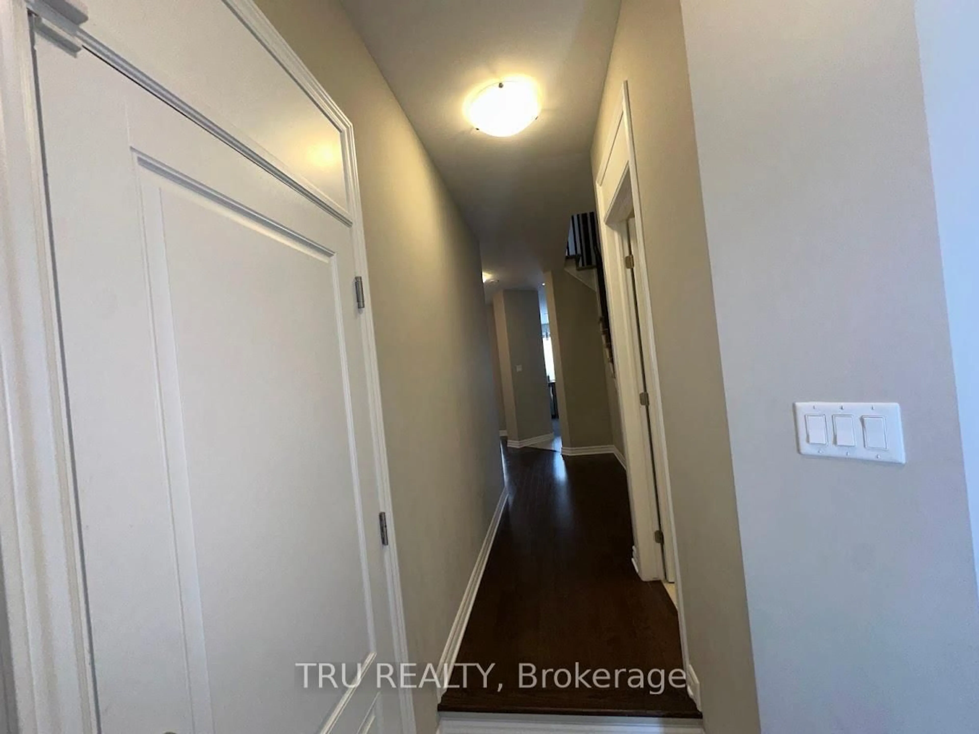 Indoor entryway for 130 Eric Maloney Way, Ottawa Ontario K1T 0R1