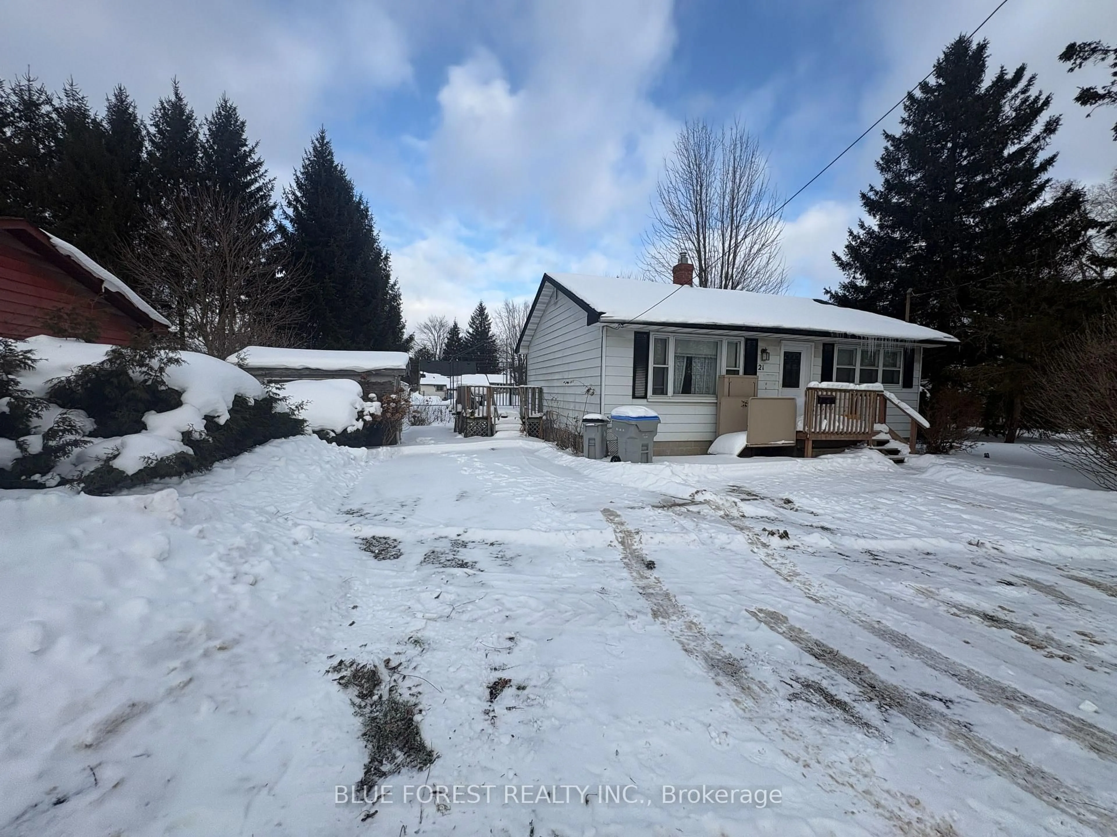 A pic from outside/outdoor area/front of a property/back of a property/a pic from drone, street for 21 Mill Lane, Strathroy-Caradoc Ontario N7G 2B2