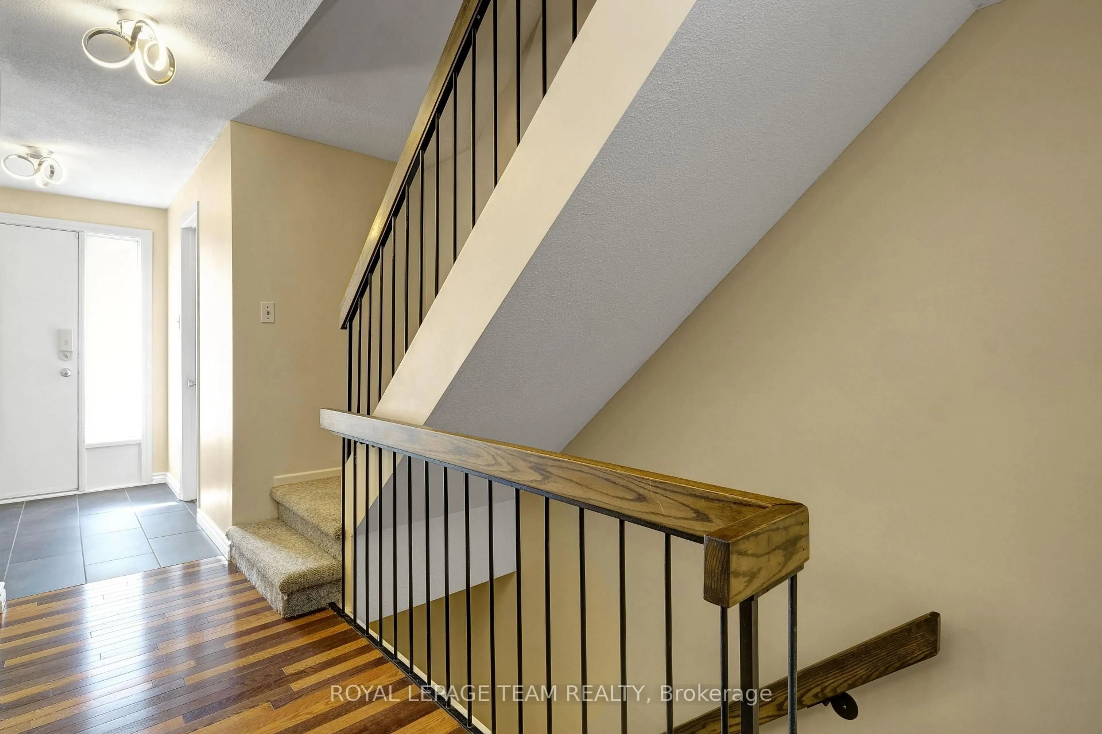 Stairs for 2027 Stonehenge Cres #35, Ottawa Ontario K1B 4N7