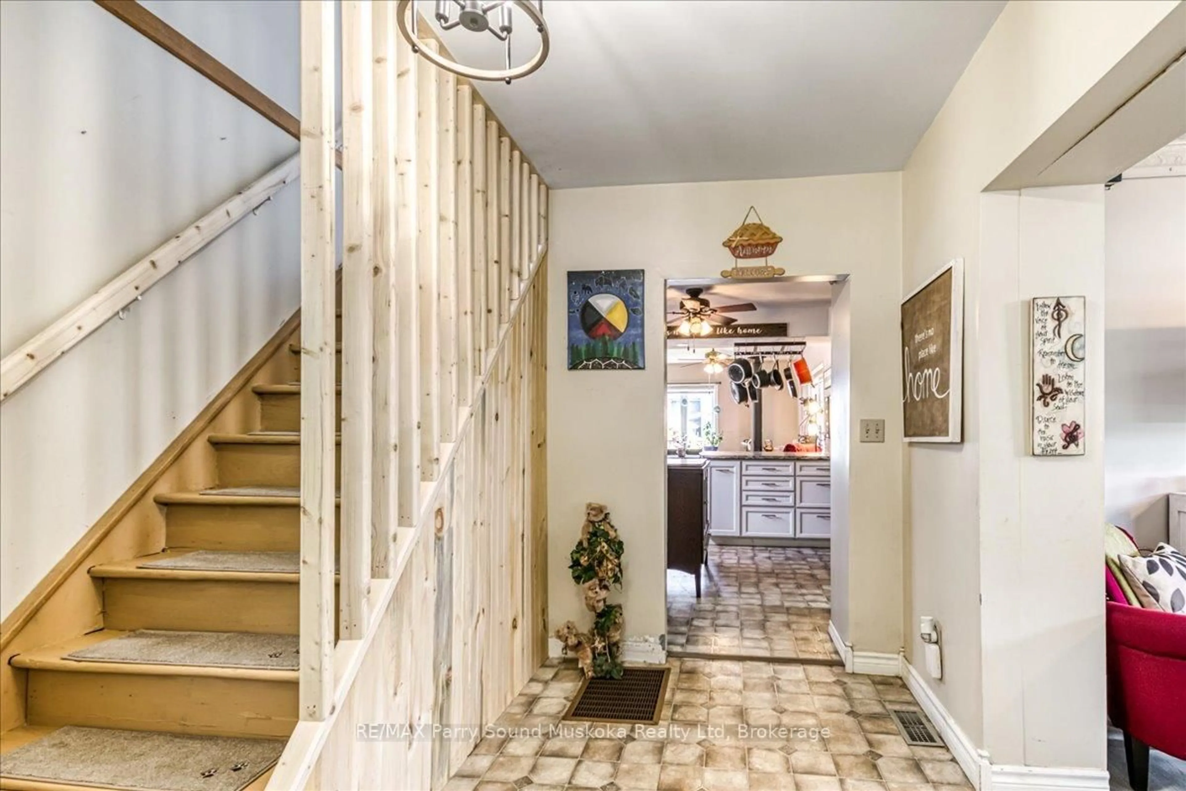 Indoor foyer for 216 Arthur St, West Nipissing Ontario P2B 1E7