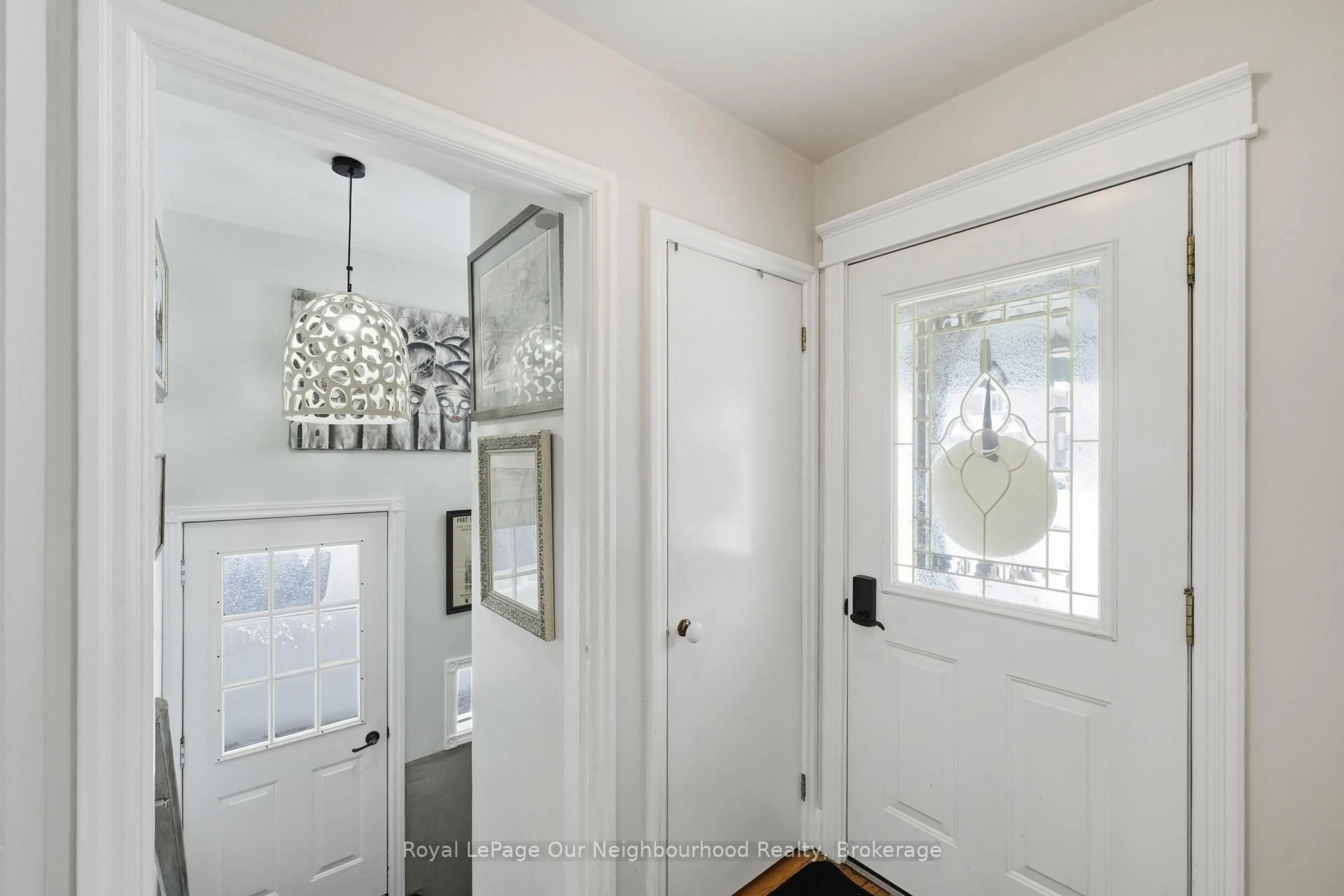 Indoor entryway for 6 Clovelly St, Port Hope Ontario L1A 2J5
