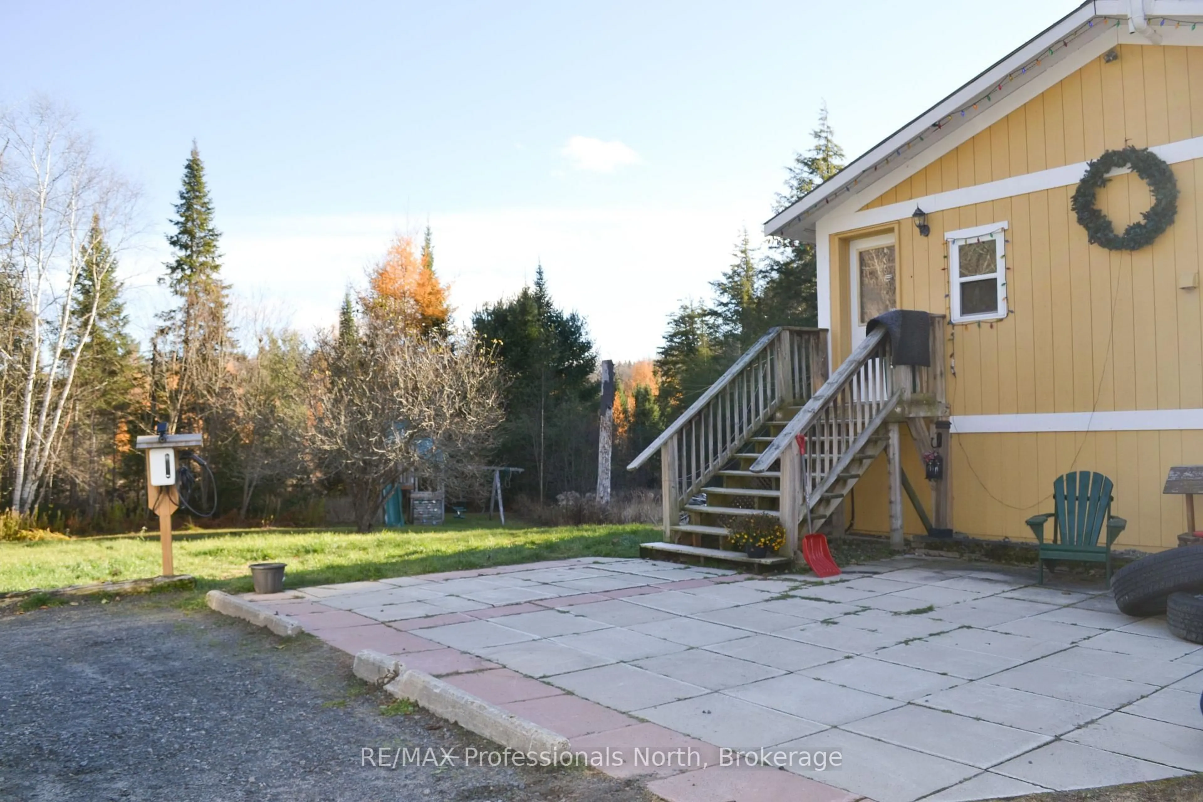 Patio, street for 2315 Aspdin Rd, Huntsville Ontario P0B 1M0