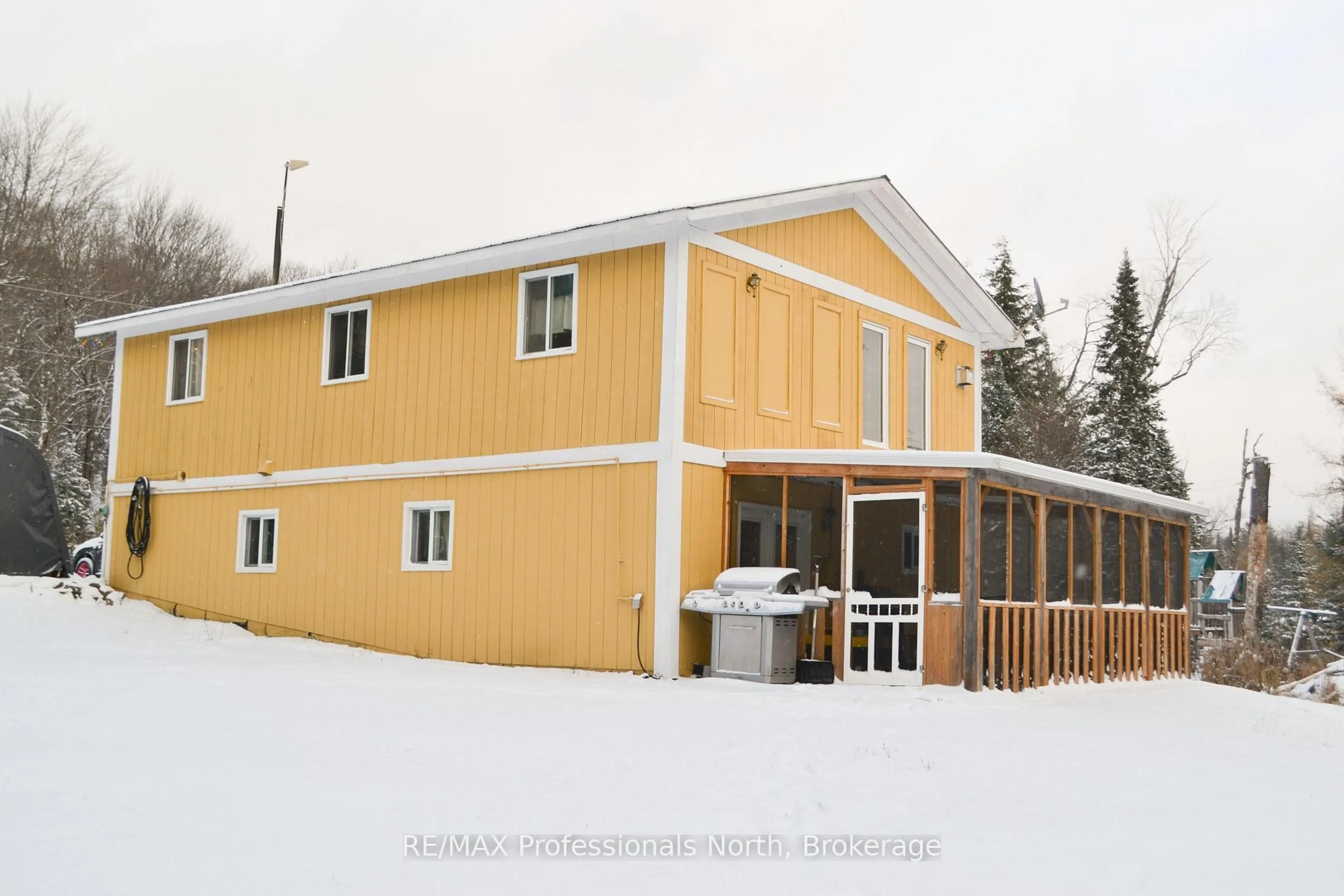 Patio, building for 2315 Aspdin Rd, Huntsville Ontario P0B 1M0