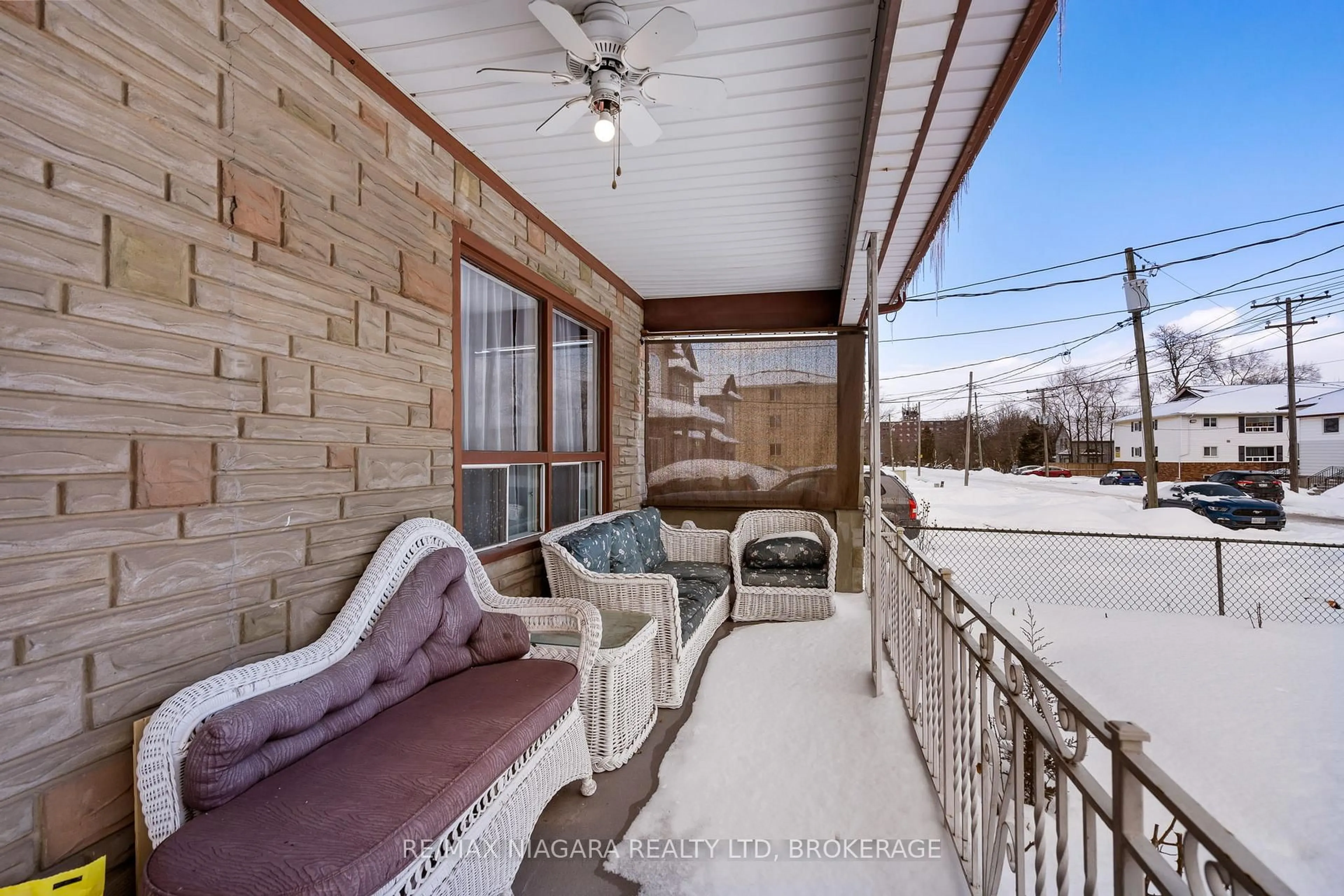 Patio, street for 11 Cleveland St, Thorold Ontario L2V 3K3