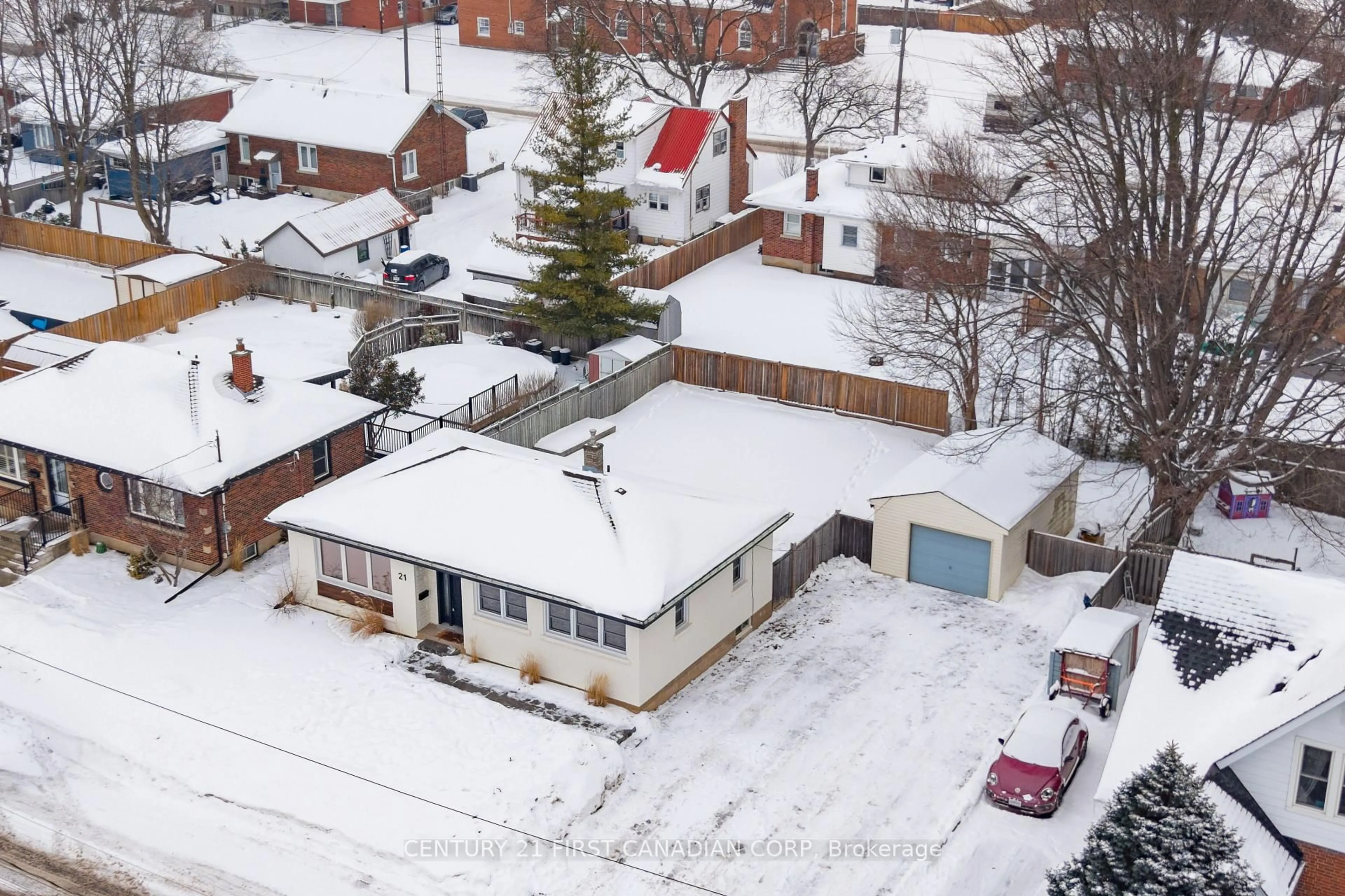 A pic from outside/outdoor area/front of a property/back of a property/a pic from drone, street for 21 Beverly Rd, Brantford Ontario N3S 6W6