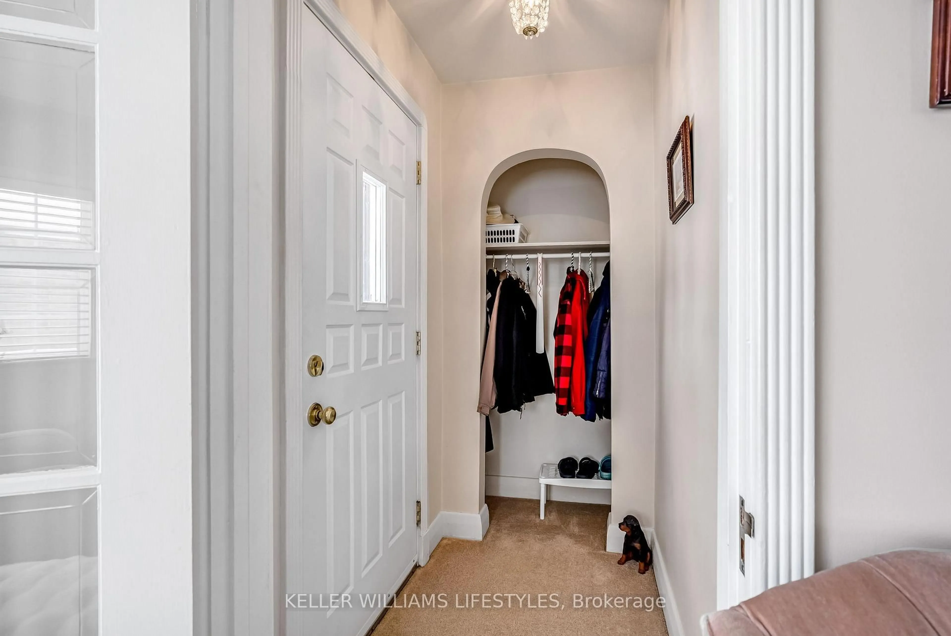 Indoor entryway for 15 DOULTON St, London East Ontario N5W 2P6