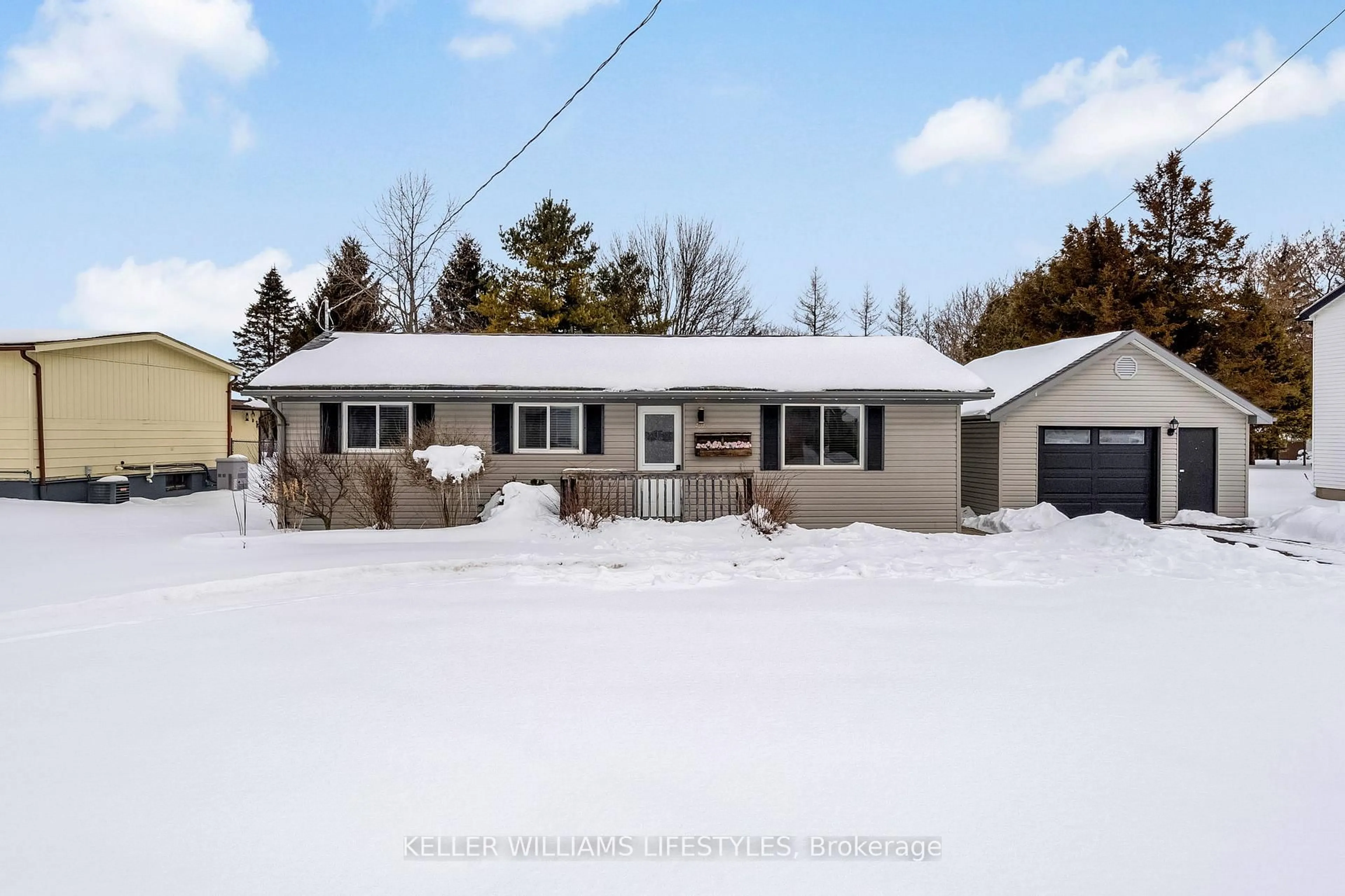 Unknown for 40 YORK St, Newbury Ontario N0L 1Z0