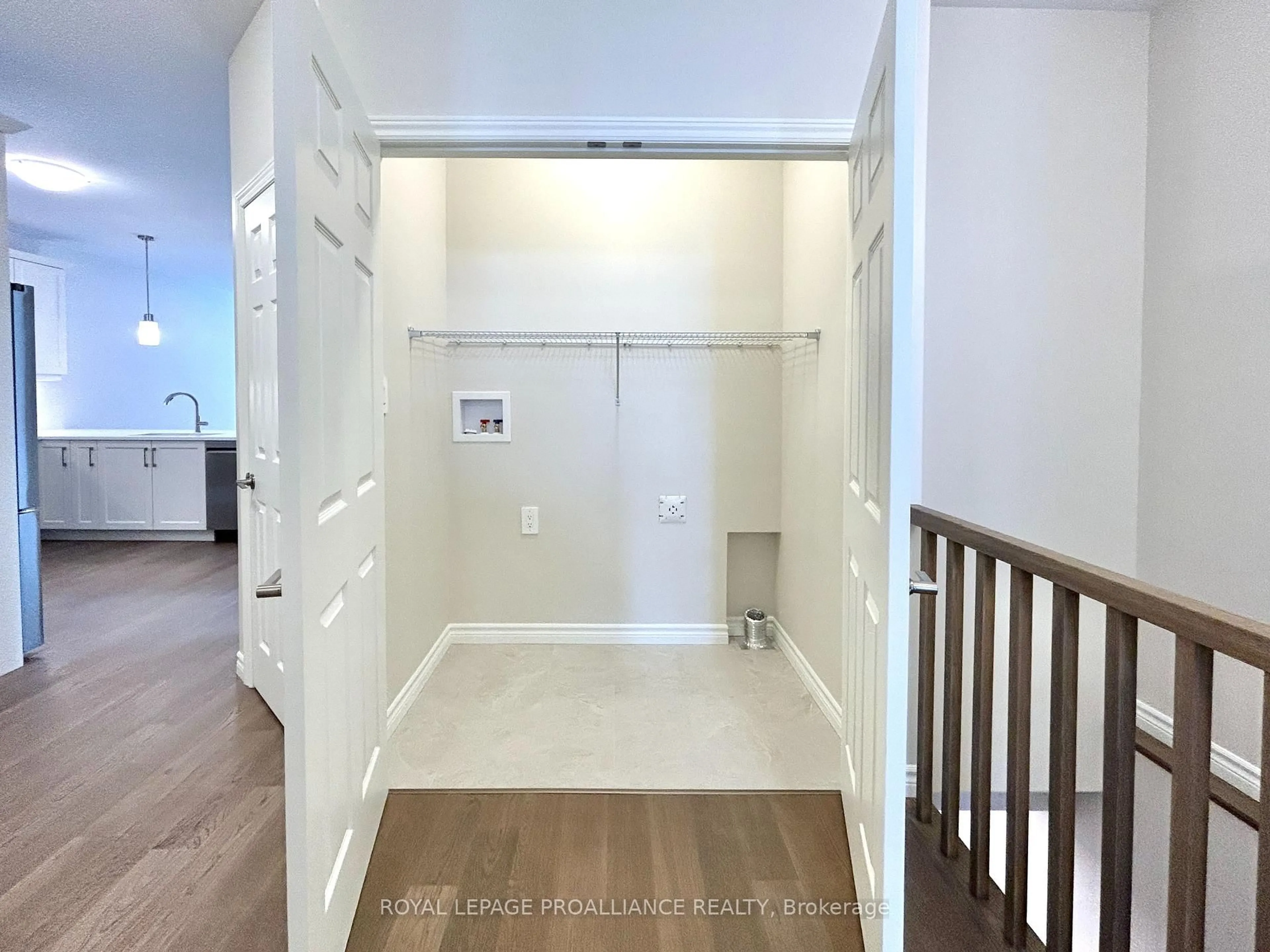 Indoor entryway for 99 Cloverleaf Dr #19, Belleville Ontario K8N 4Z5