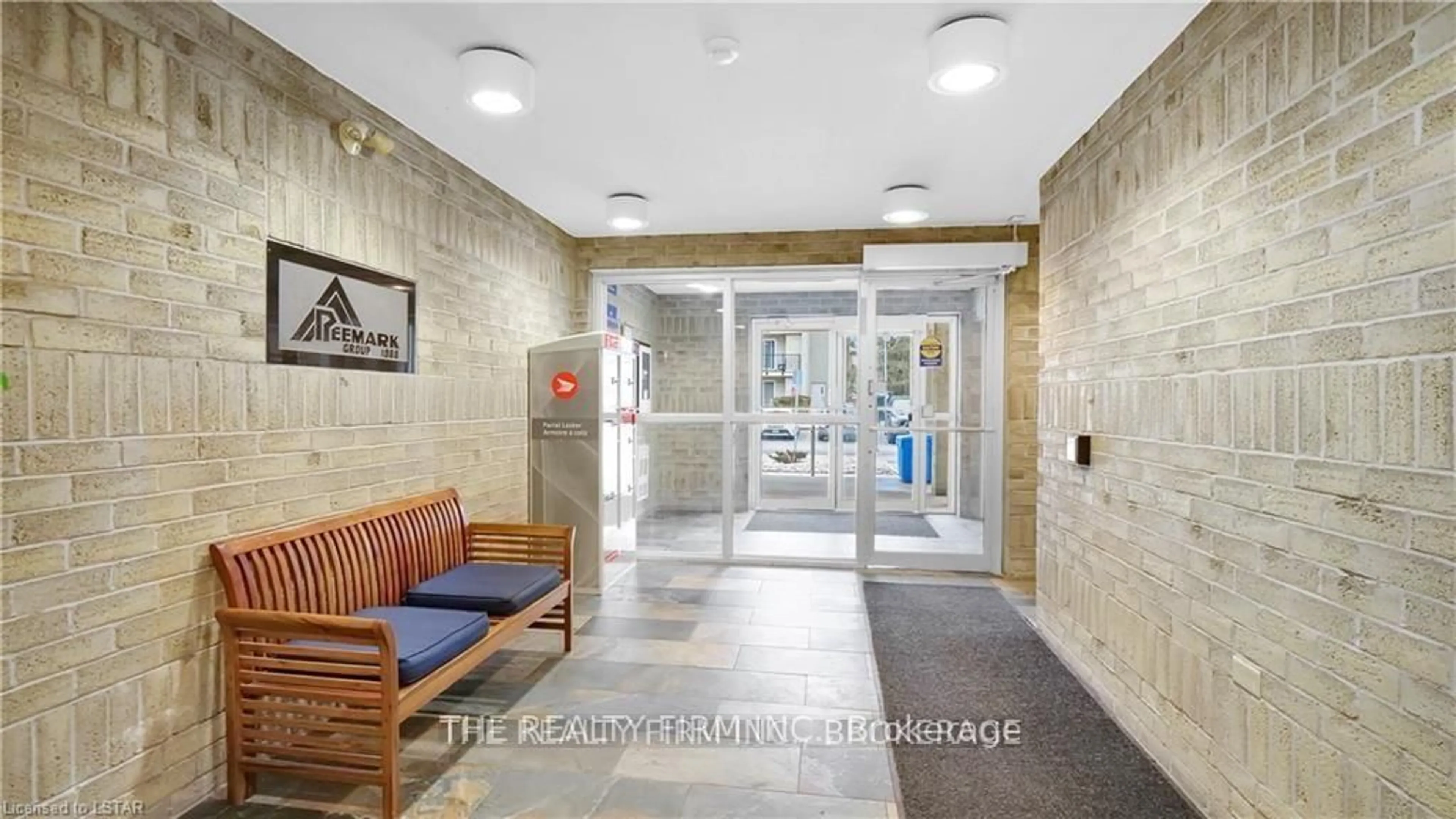 Indoor foyer for 735 Deveron Cres #310, London South Ontario N5Z 4X8