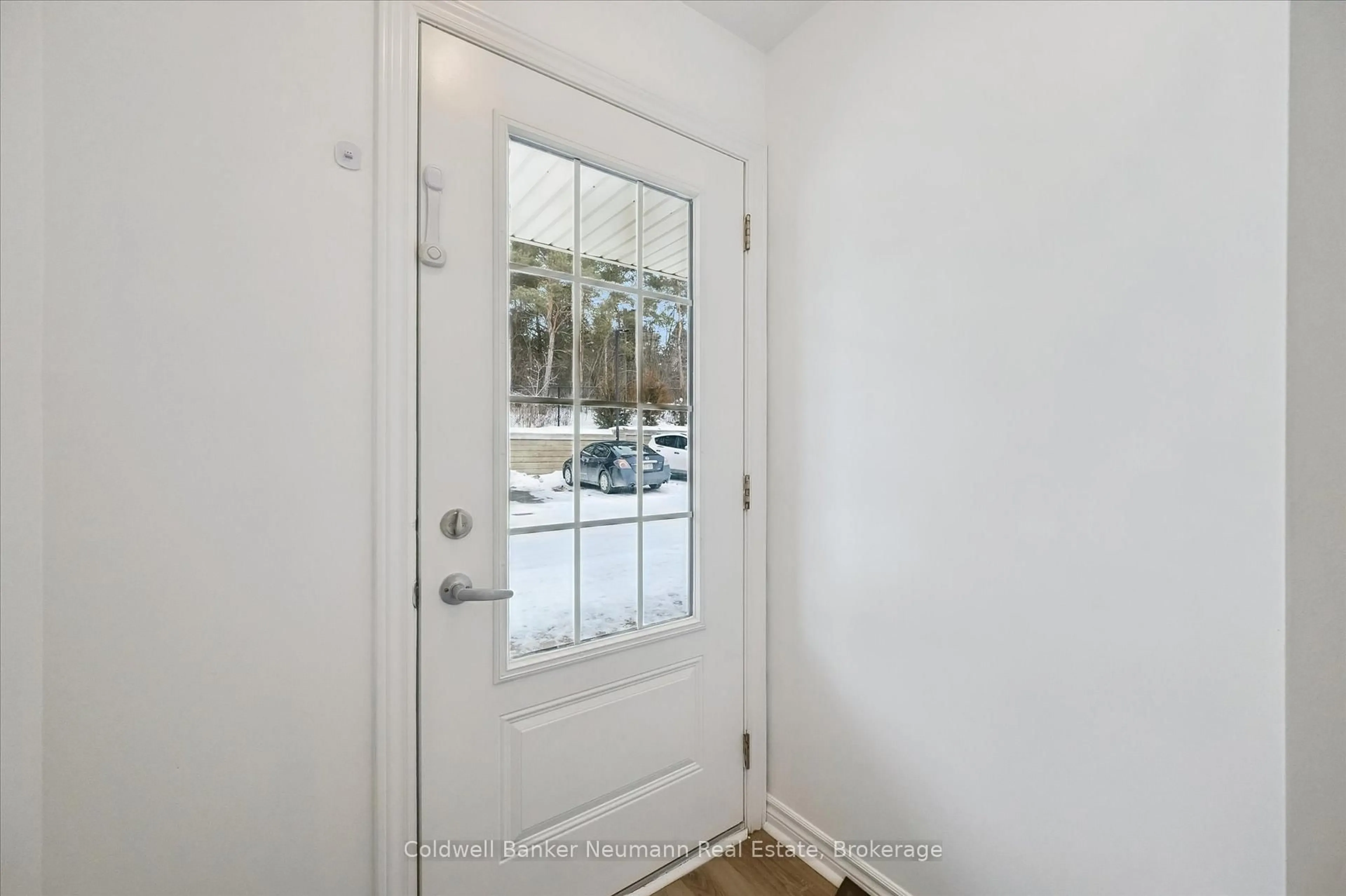 Indoor entryway for 5 Cityview Dr #103, Guelph Ontario N1E 0R1