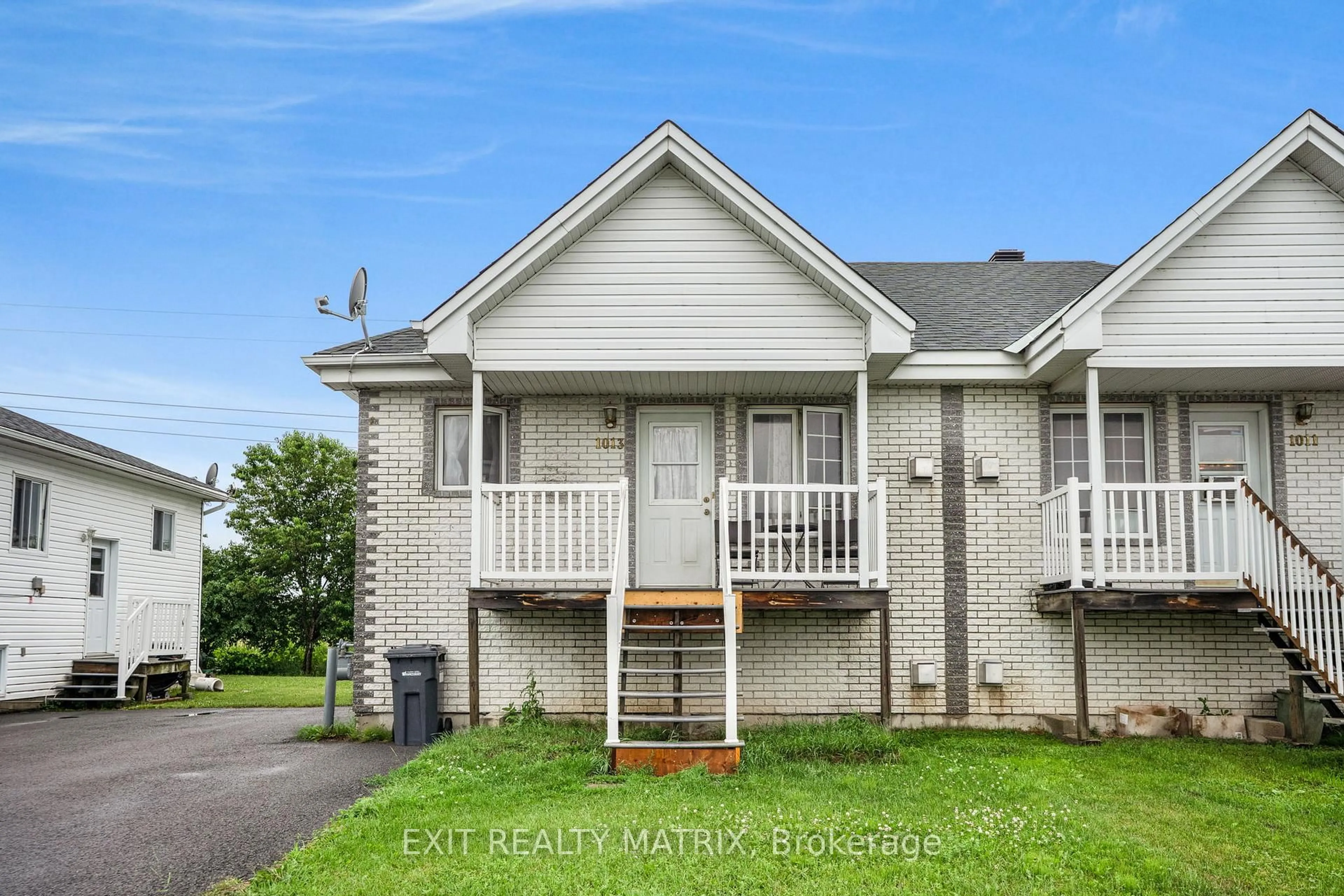 Home with vinyl exterior material, unknown for 1013 Jacynthe St, Hawkesbury Ontario K6A 3V9