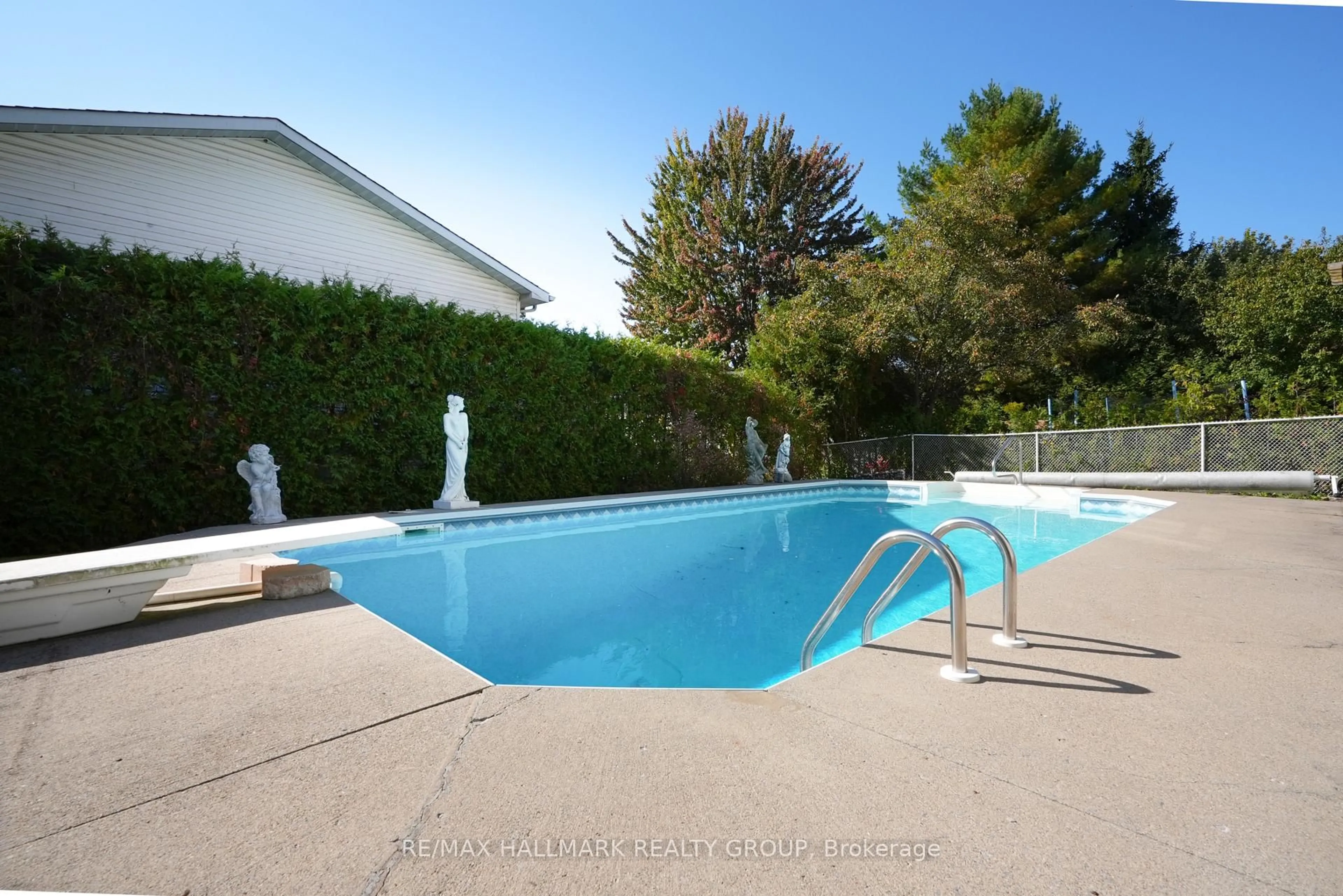 Pool for 1354 Gaultois Ave, Ottawa Ontario K1C 3G6