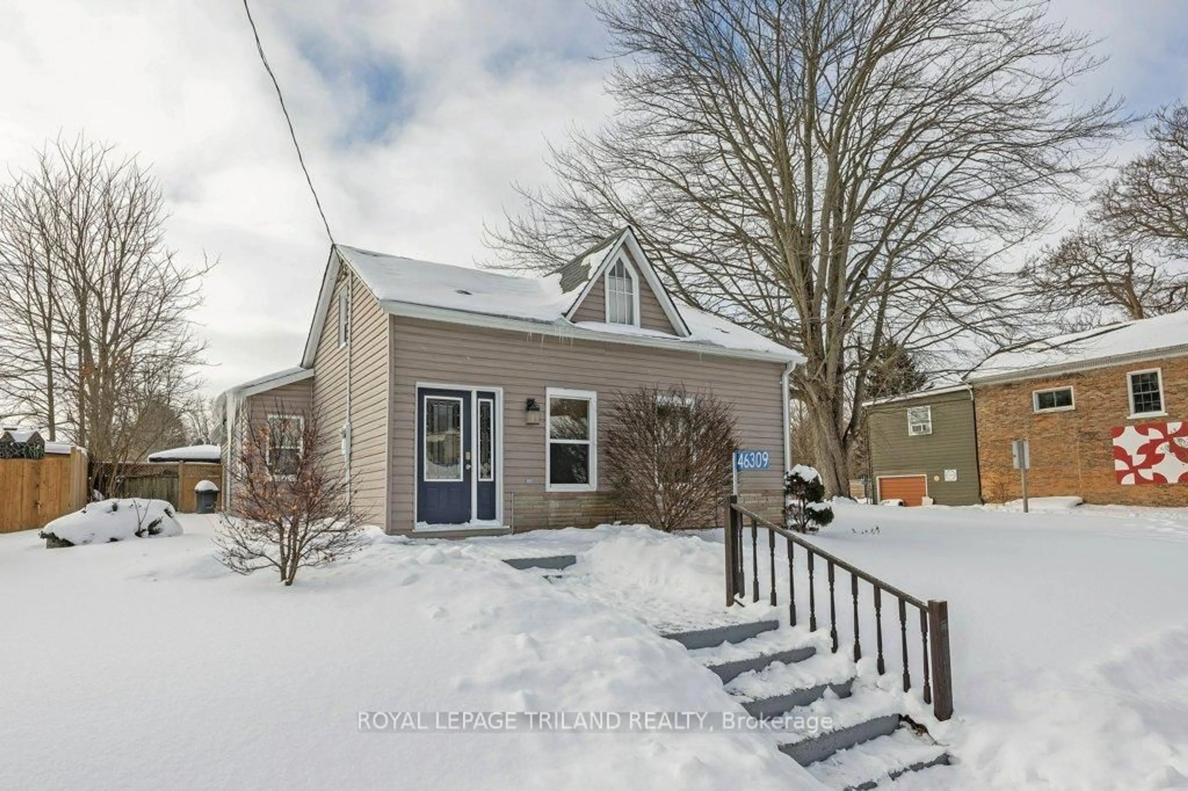 A pic from outside/outdoor area/front of a property/back of a property/a pic from drone, street for 46309 Sparta Line, Central Elgin Ontario N0L 2H0