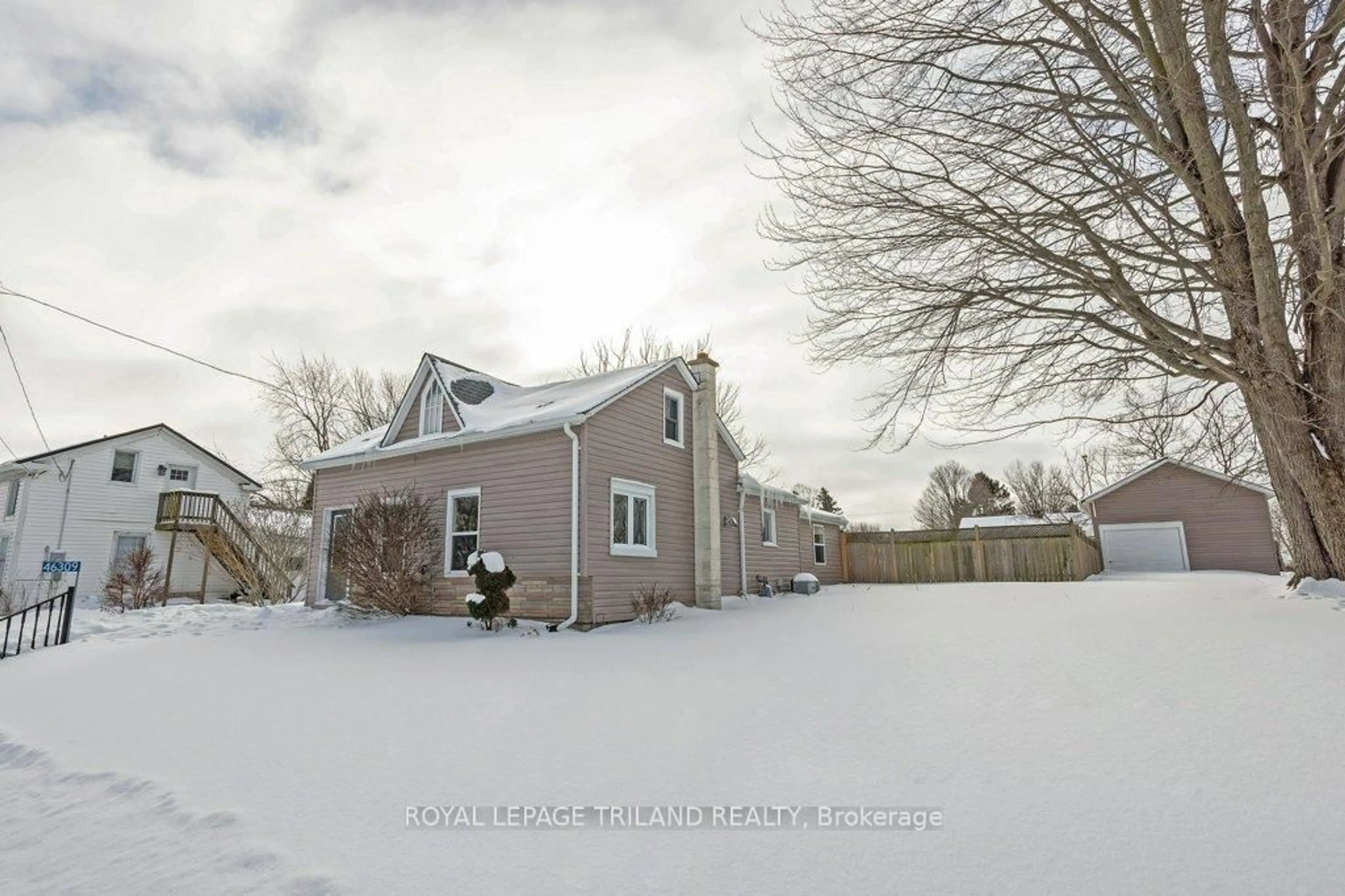 A pic from outside/outdoor area/front of a property/back of a property/a pic from drone, unknown for 46309 Sparta Line, Central Elgin Ontario N0L 2H0