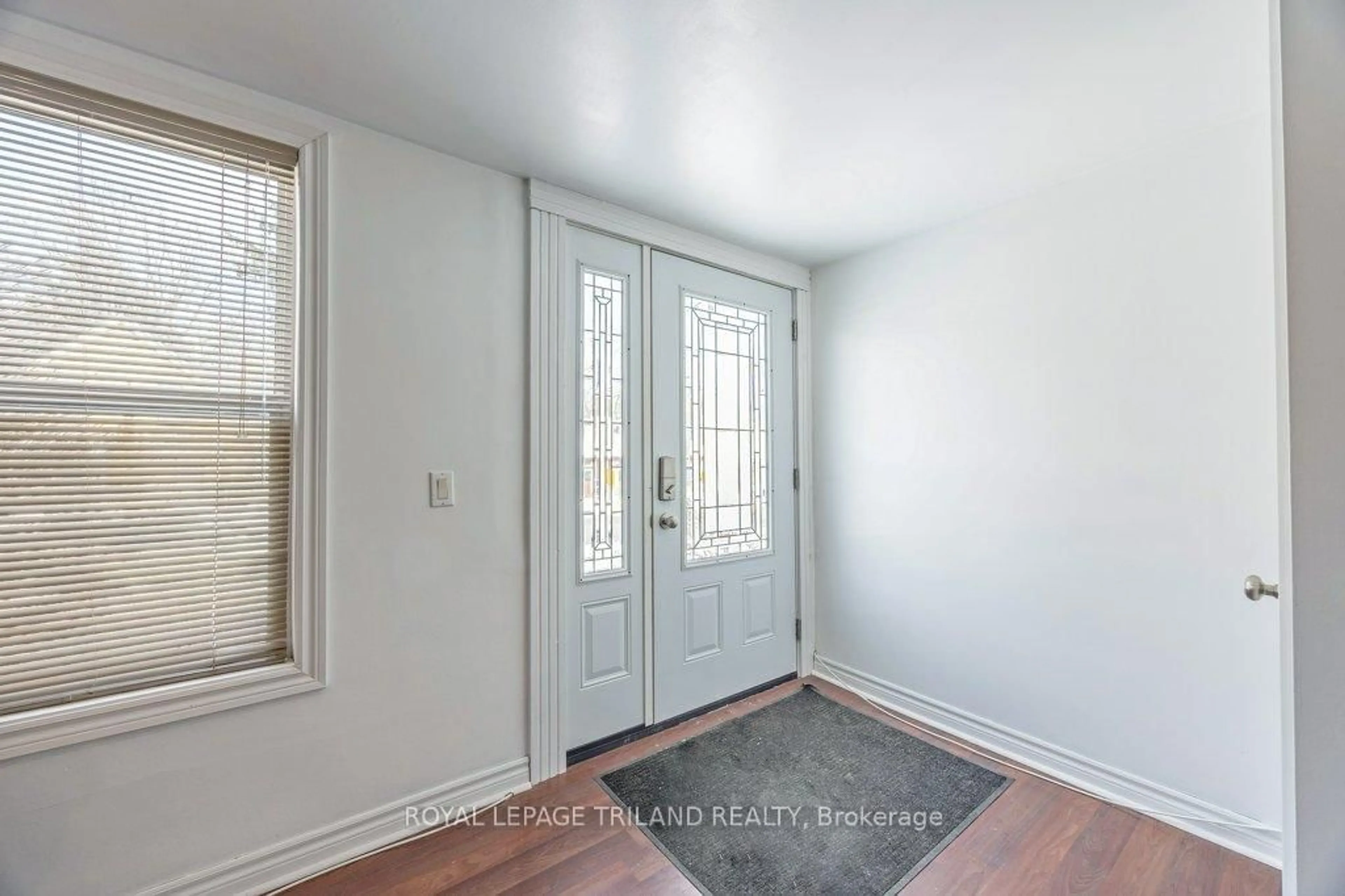 Indoor entryway for 46309 Sparta Line, Central Elgin Ontario N0L 2H0