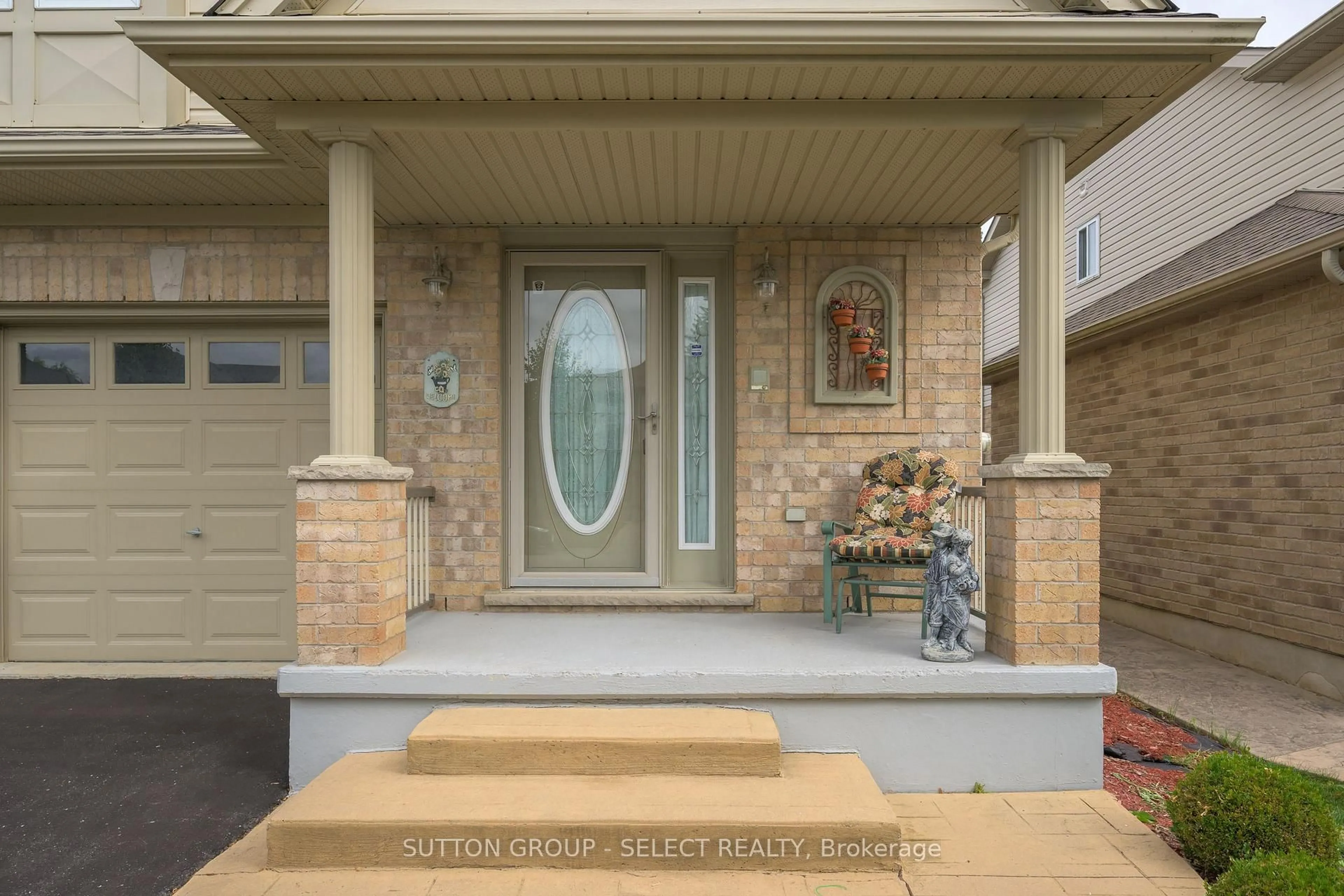 Indoor entryway for 2462 Asima Dr, London South Ontario N6M 0B3