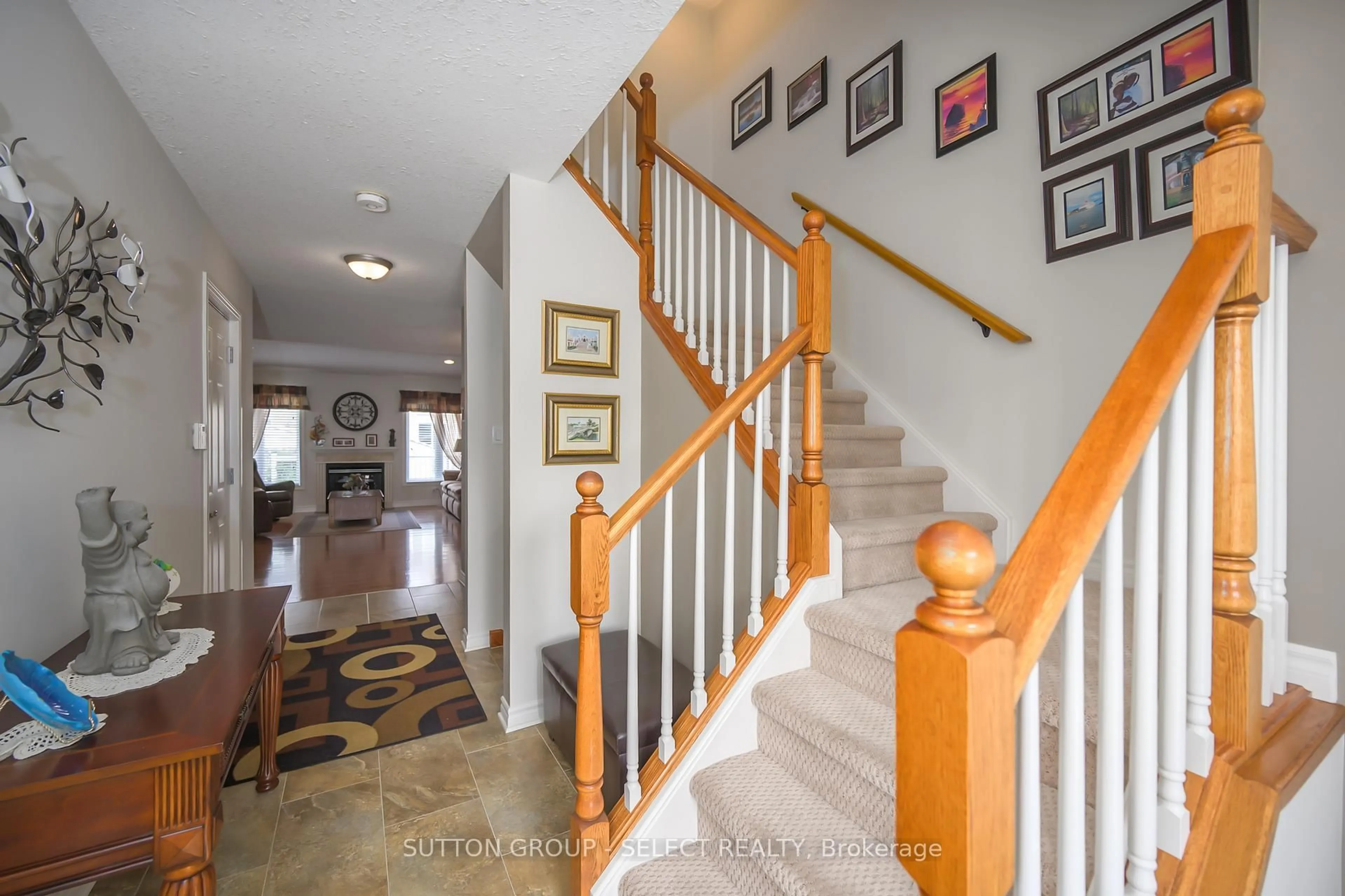 Indoor foyer for 2462 Asima Dr, London South Ontario N6M 0B3
